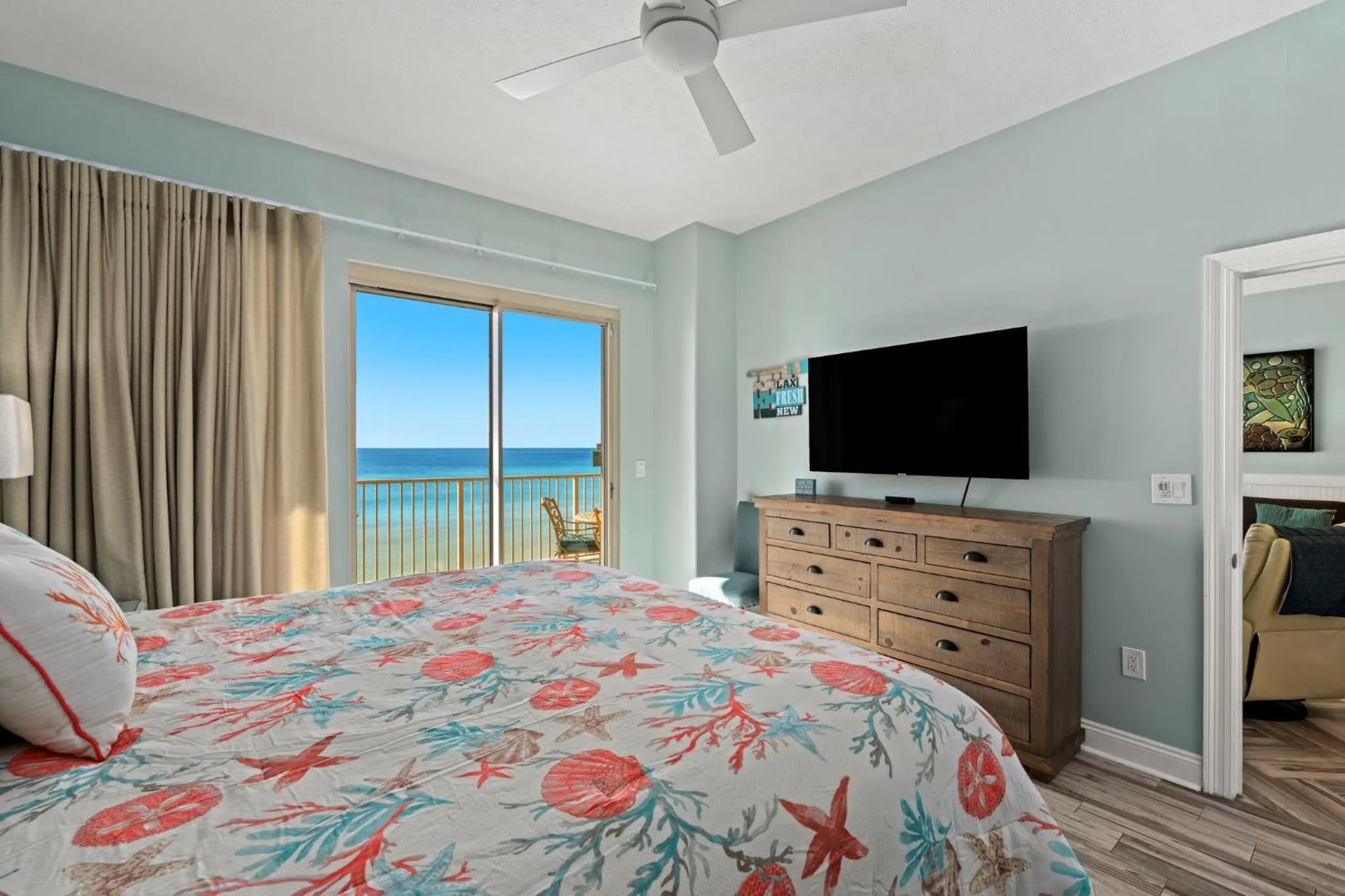 Property building, Bed in Treasure Island #0404
