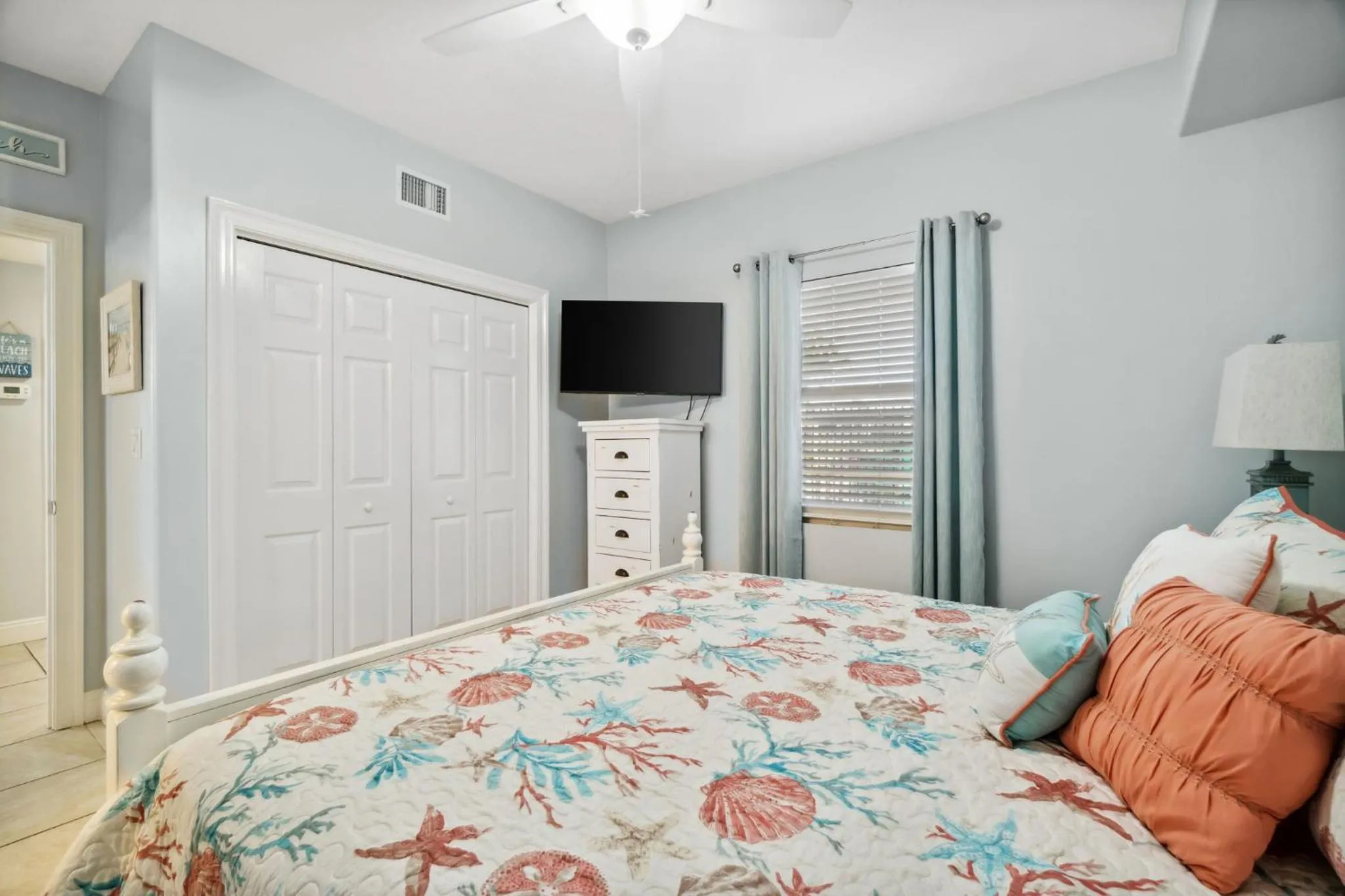 Property building, Bed in Treasure Island #0110