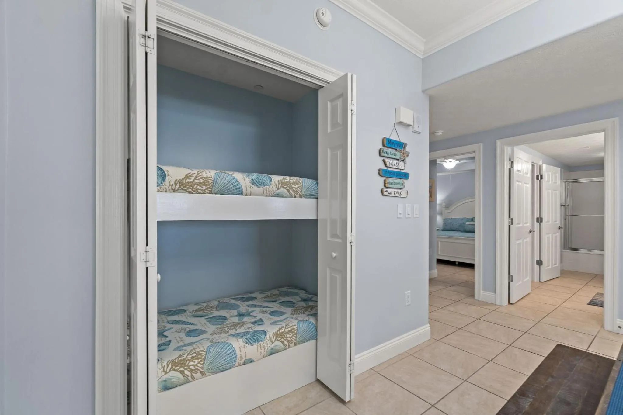 Property building, Bed in Treasure Island #0110