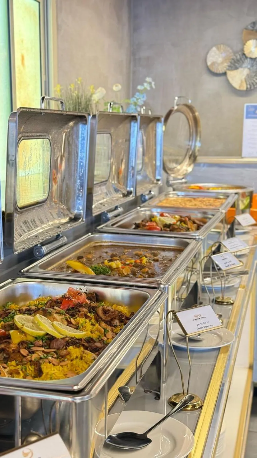 Restaurant/places to eat in SEAVIEW HOTEL