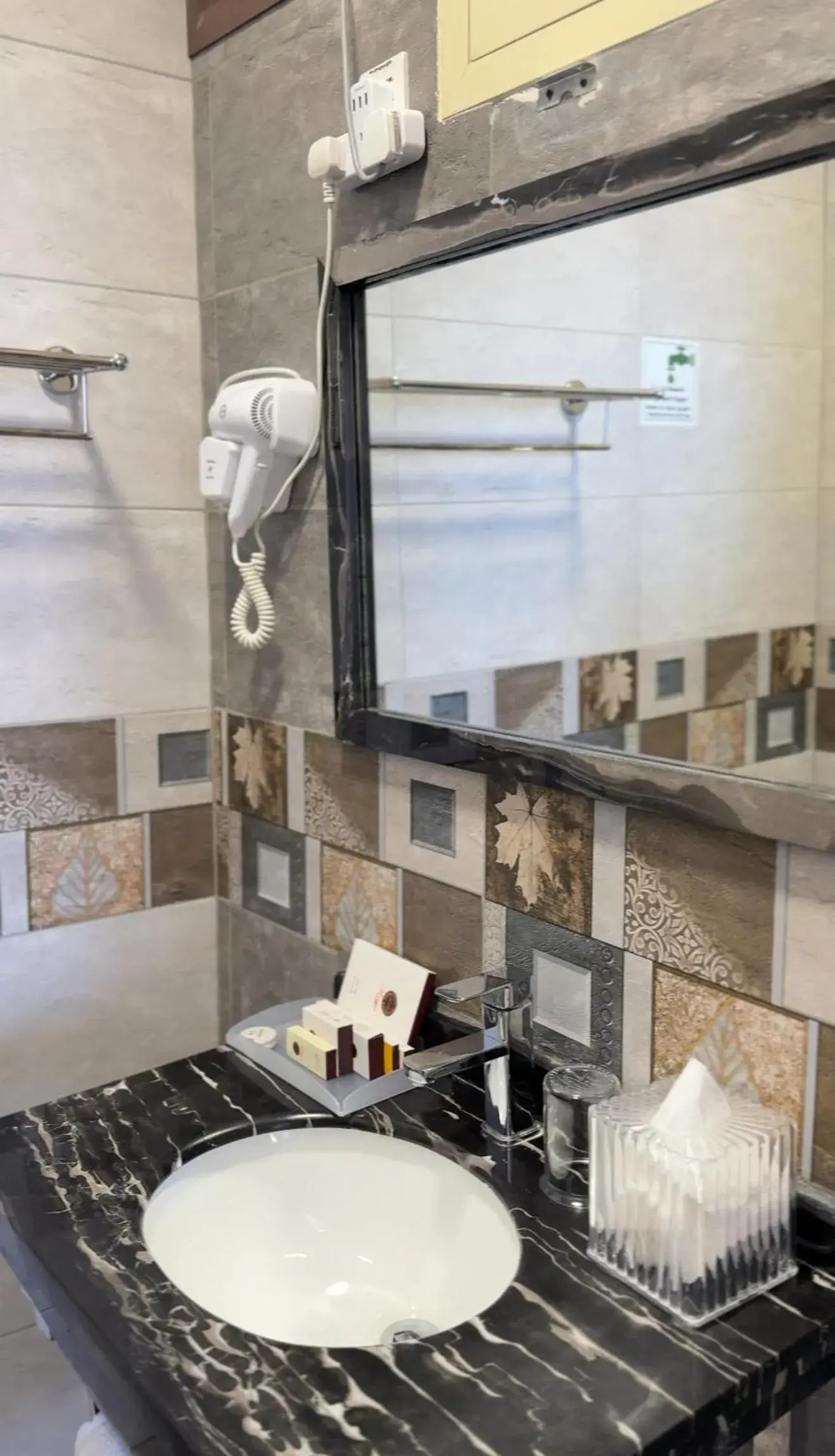 Deluxe Suite - single occupancy in SEAVIEW HOTEL Deluxe Suite - single occupancy in SEAVIEW HOTEL