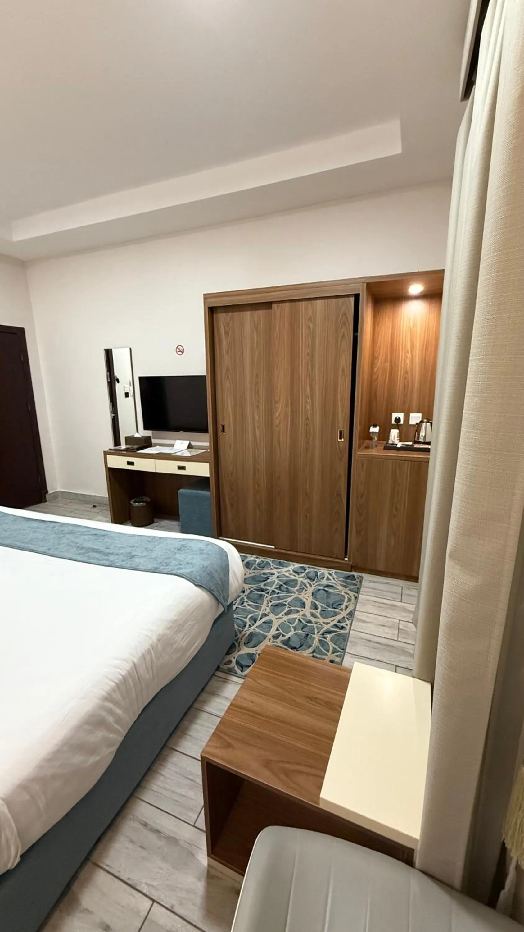 Communal lounge/ TV room, Bed in SEAVIEW HOTEL