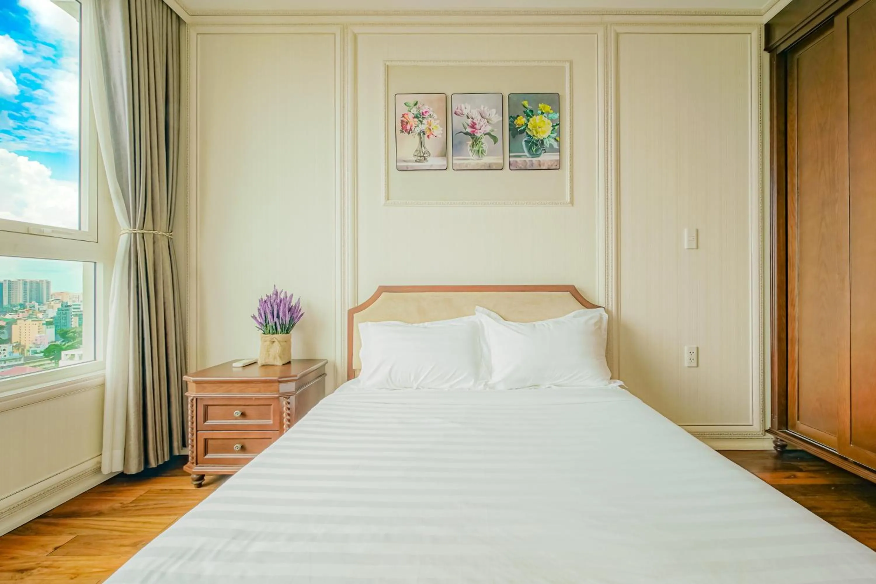Bed in Léman Luxury Apartment District 3 HCMC