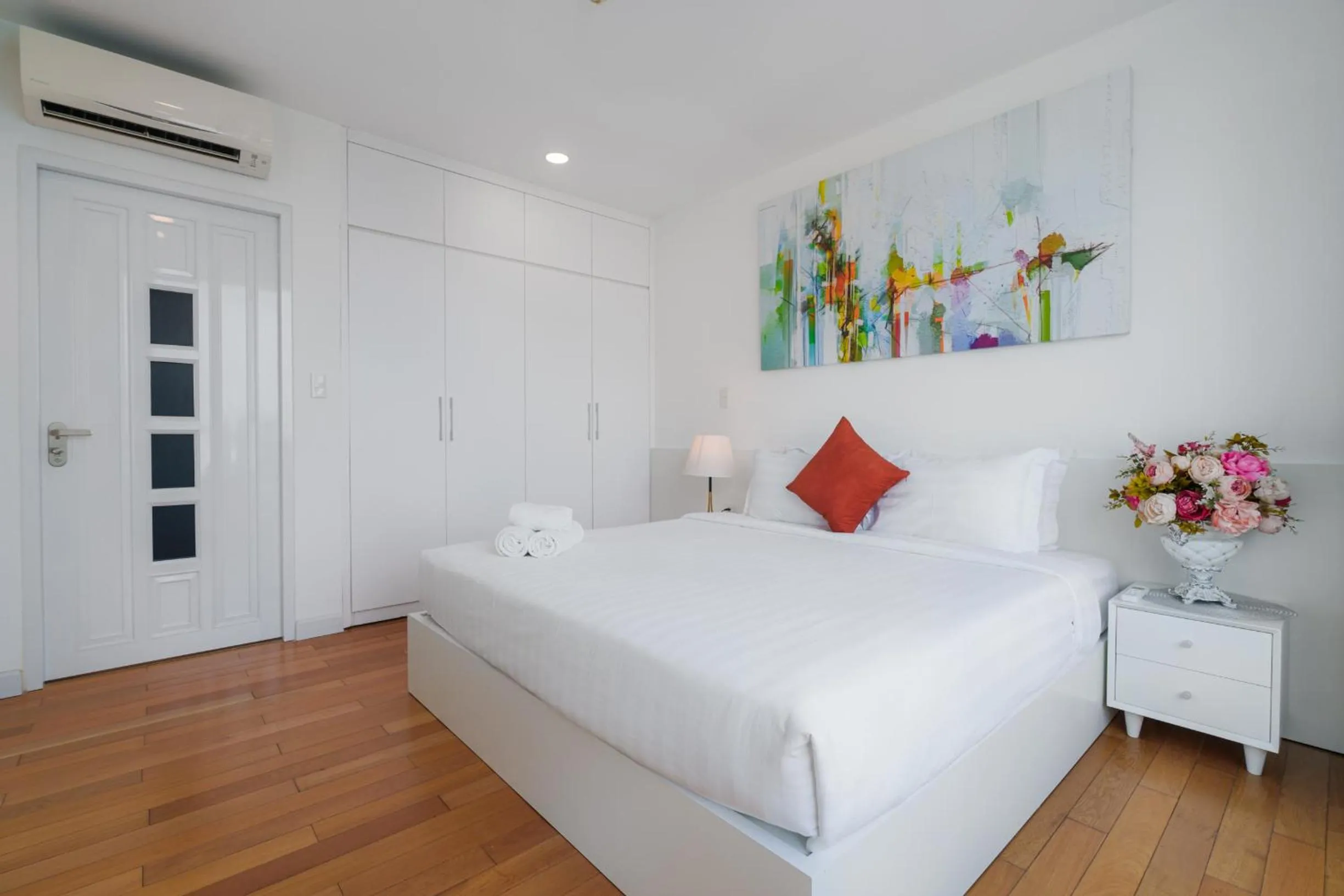 Bed in Léman Luxury Apartment District 3 HCMC