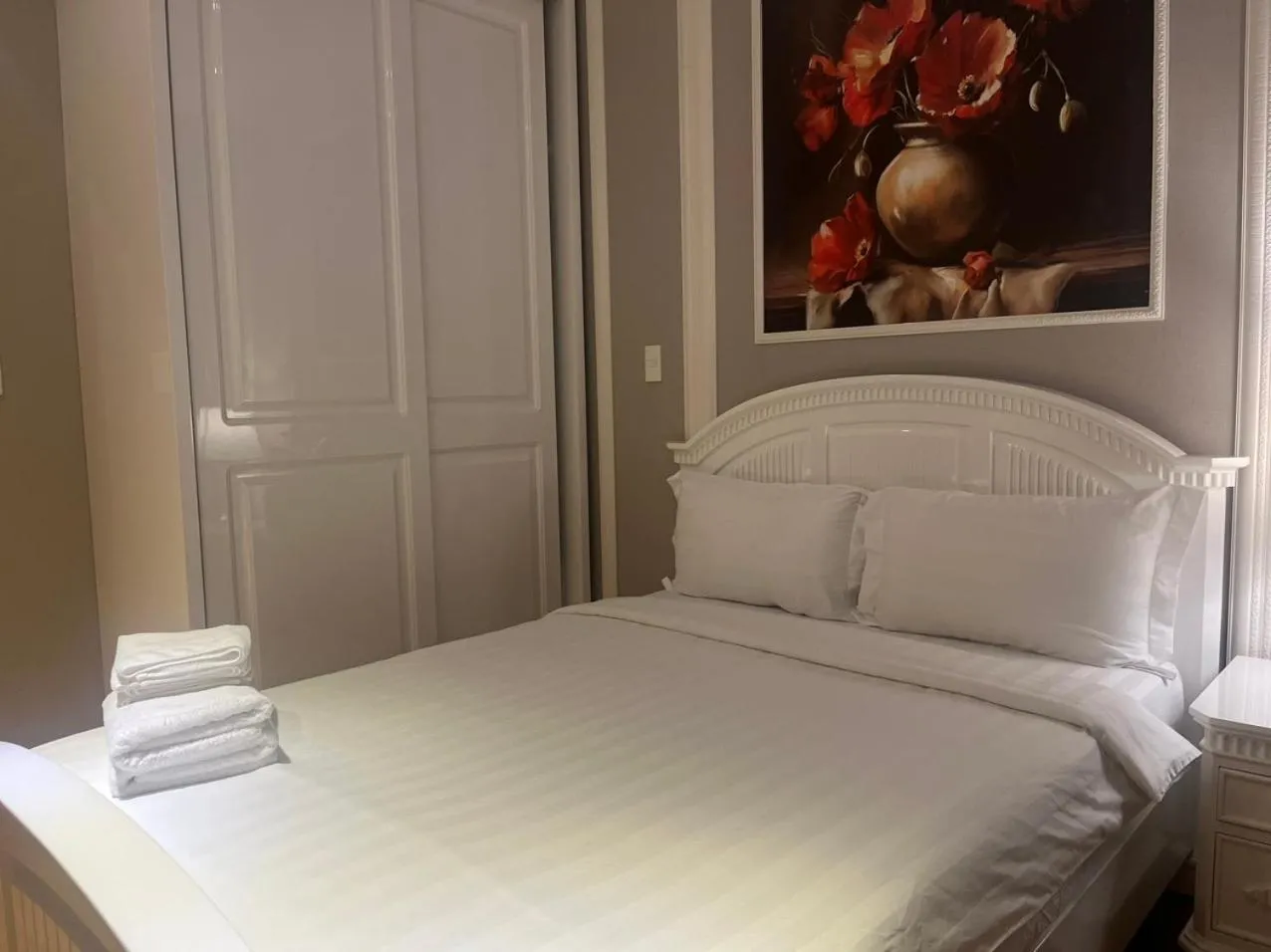 Bed in Léman Luxury Apartment District 3 HCMC
