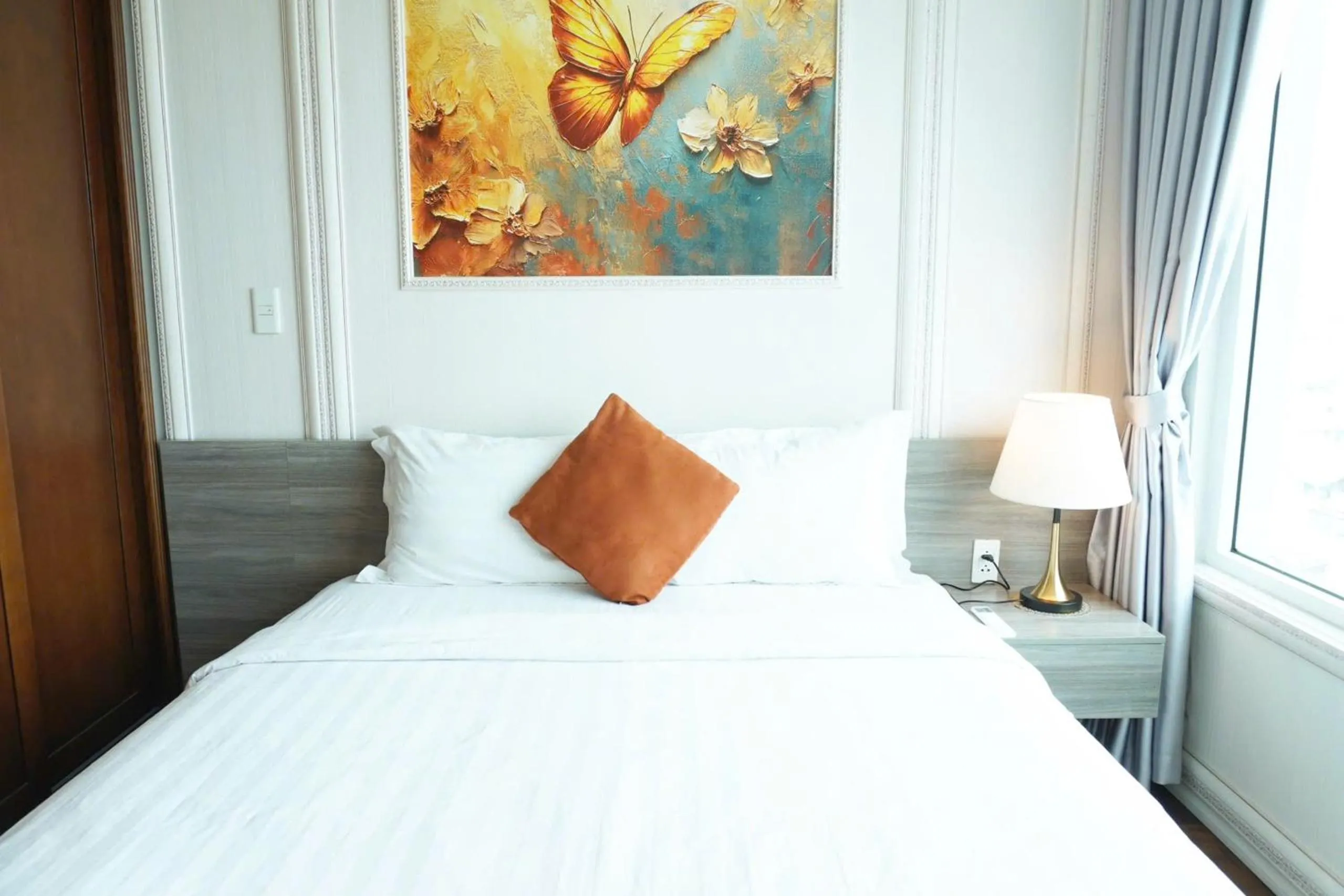 Bed in Léman Luxury Apartment District 3 HCMC