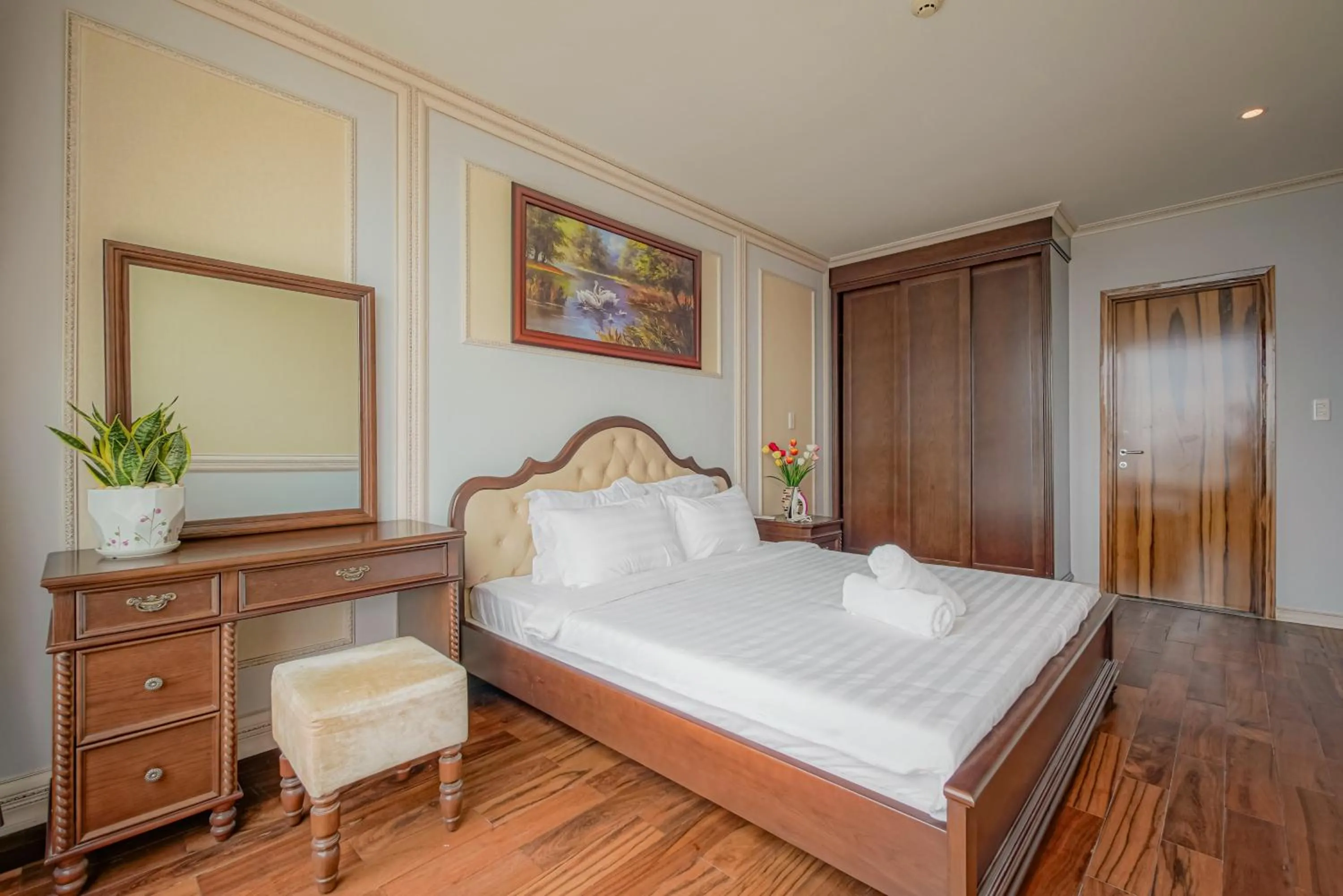 Bed in Léman Luxury Apartment District 3 HCMC