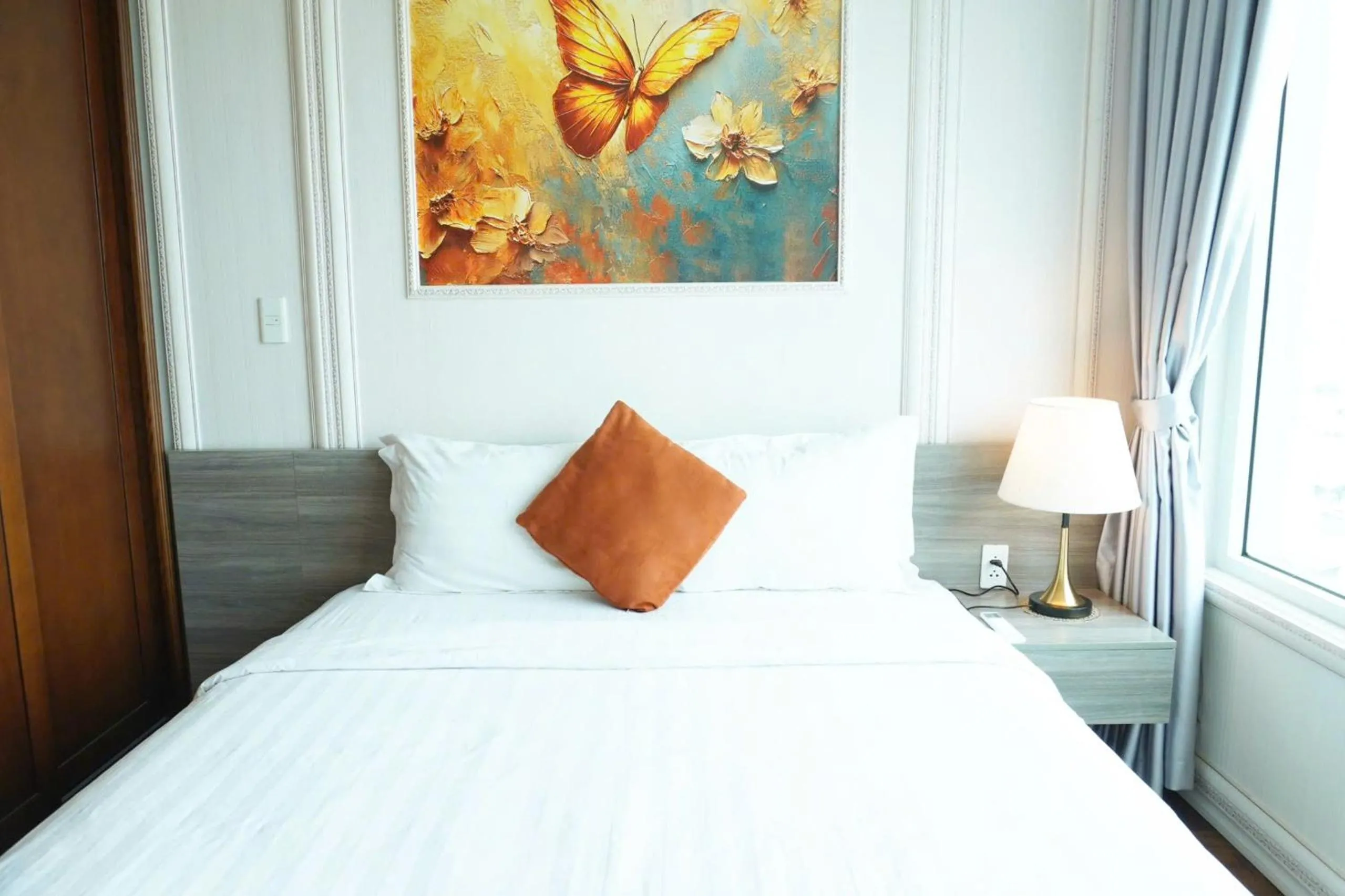 Bed in Léman Luxury Apartment District 3 HCMC