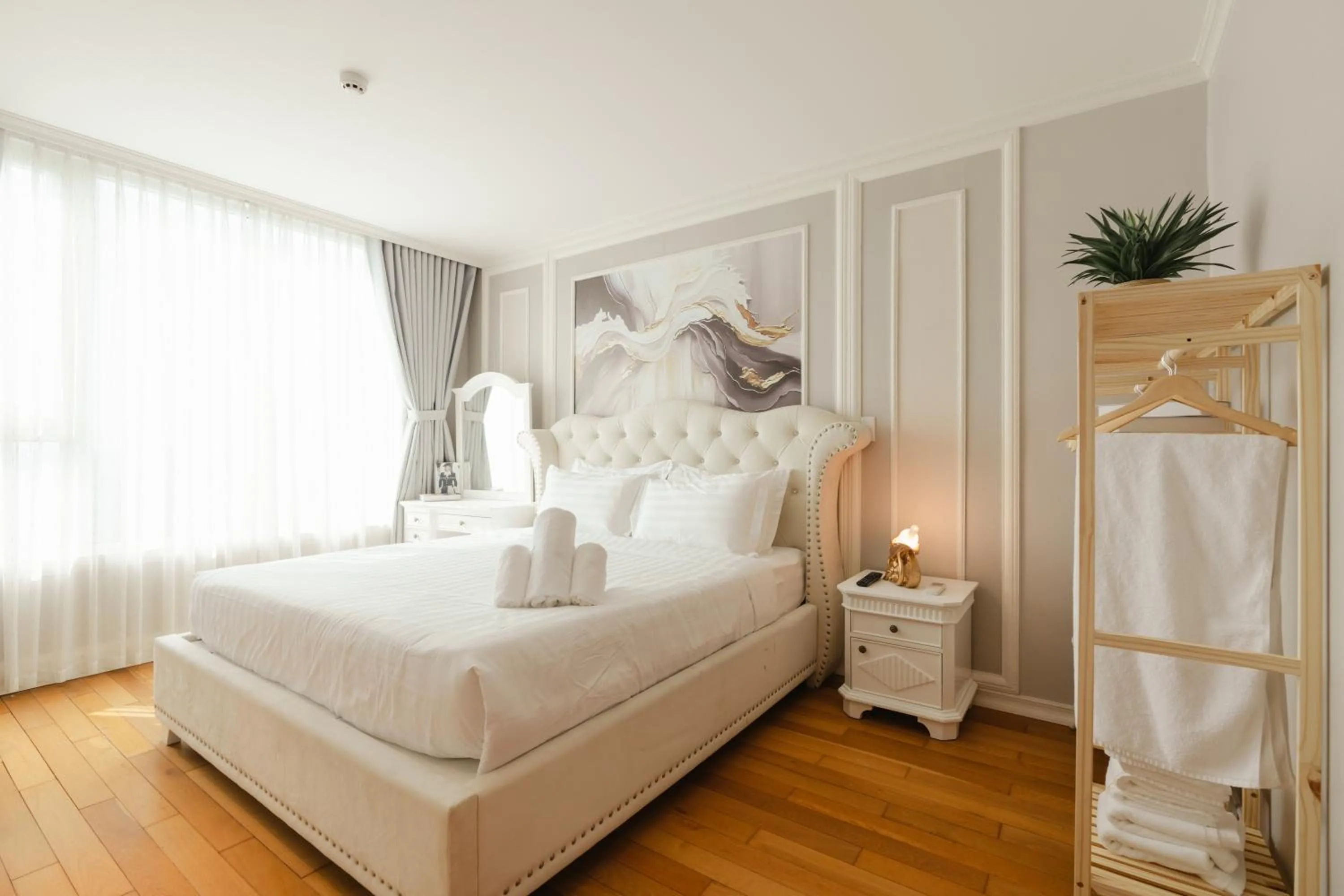 Bed in Léman Luxury Apartment District 3 HCMC