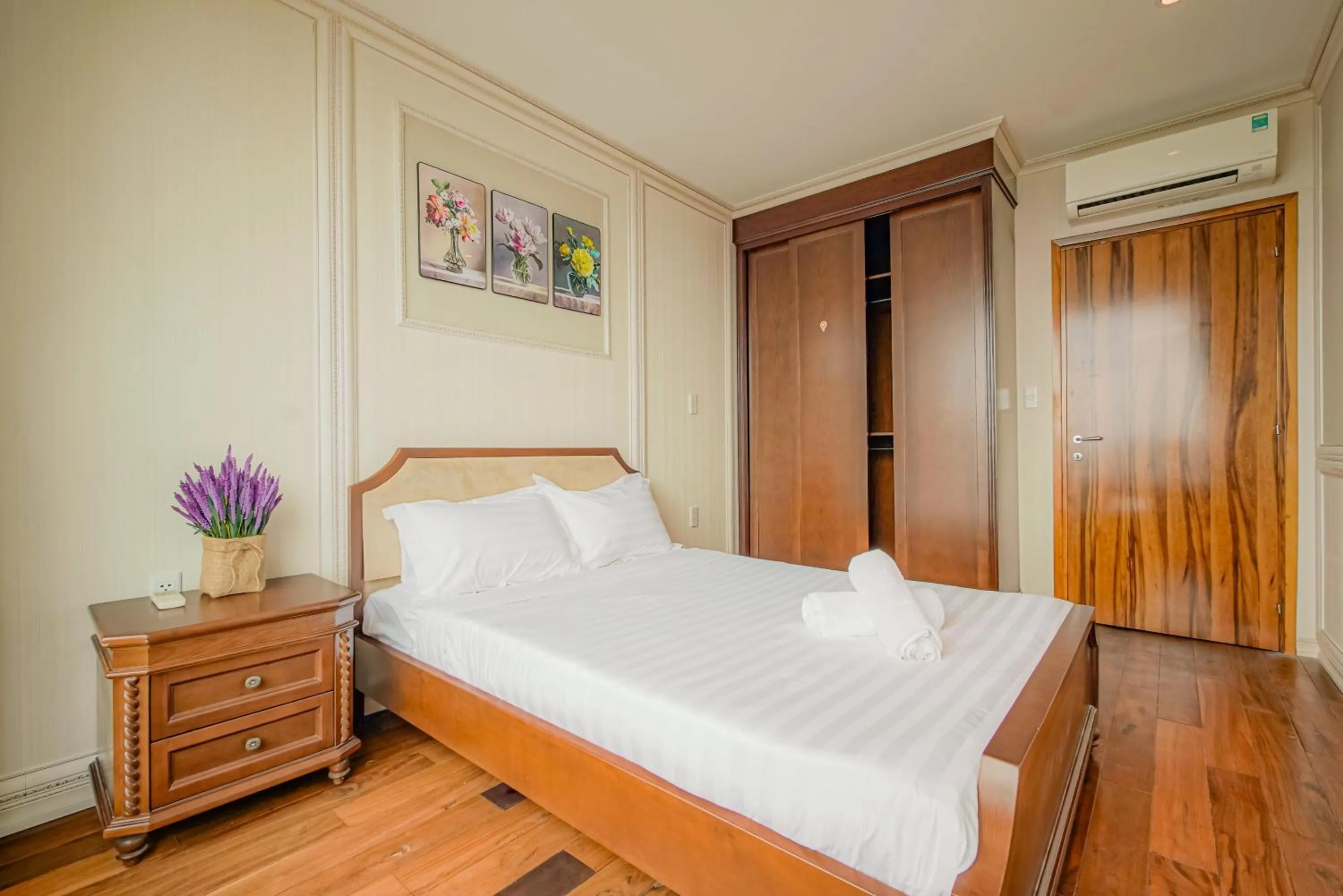 Bed in Léman Luxury Apartment District 3 HCMC