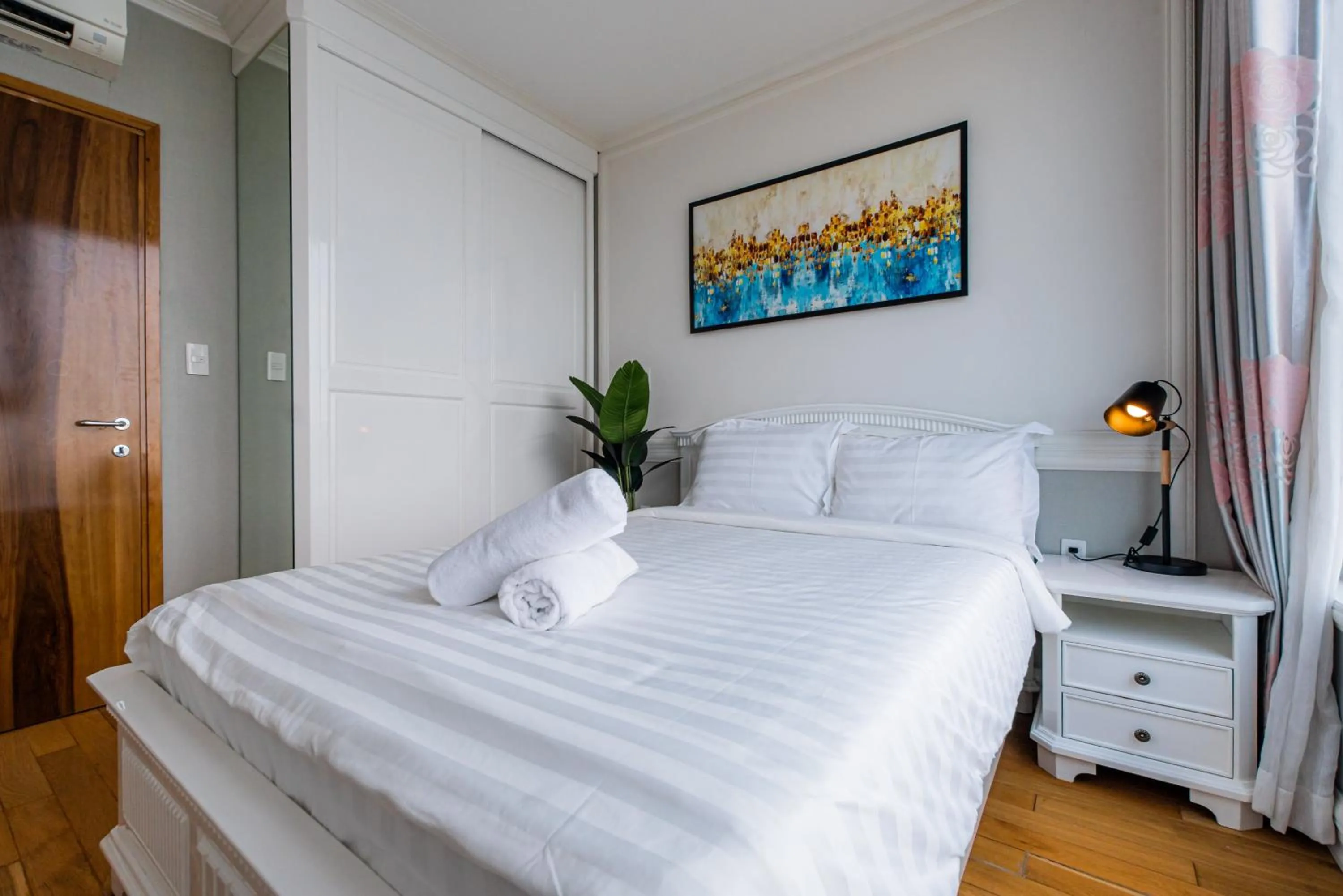 Bed in Léman Luxury Apartment District 3 HCMC