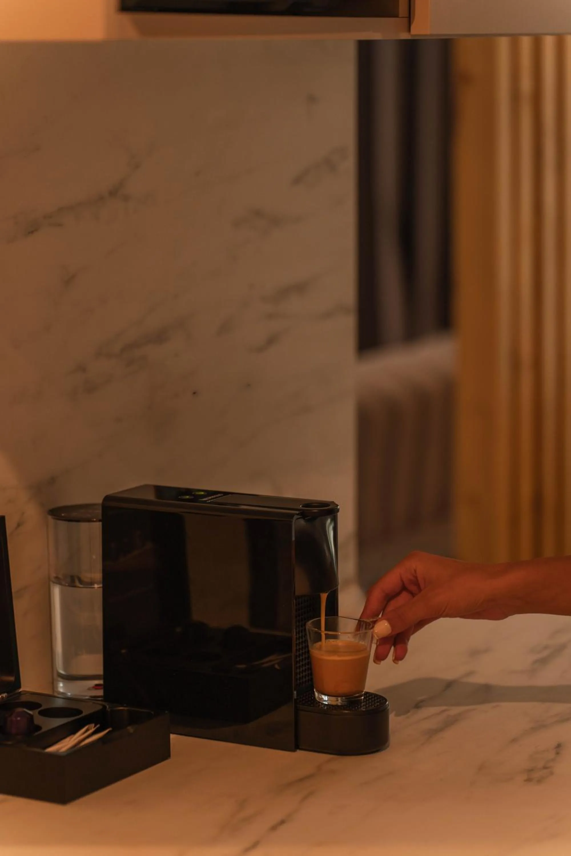 Coffee/tea facilities, Bed in Athesense Suites