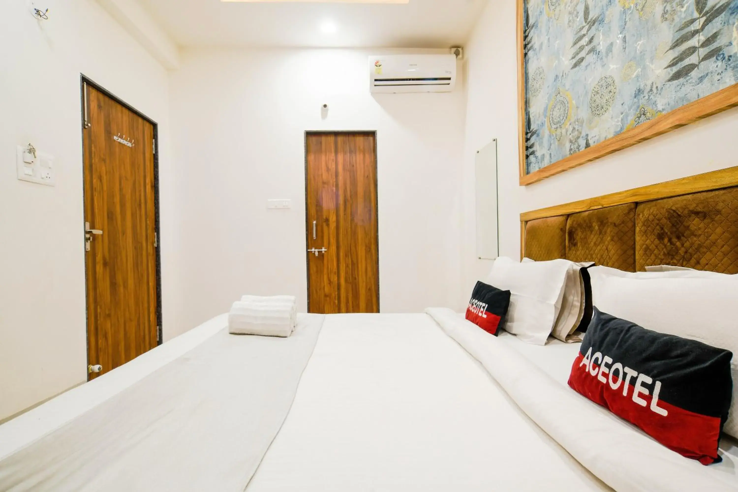 Bedroom, Bed in Aceotel Inn Flamingo Bedroom, Bed in Aceotel Inn Flamingo