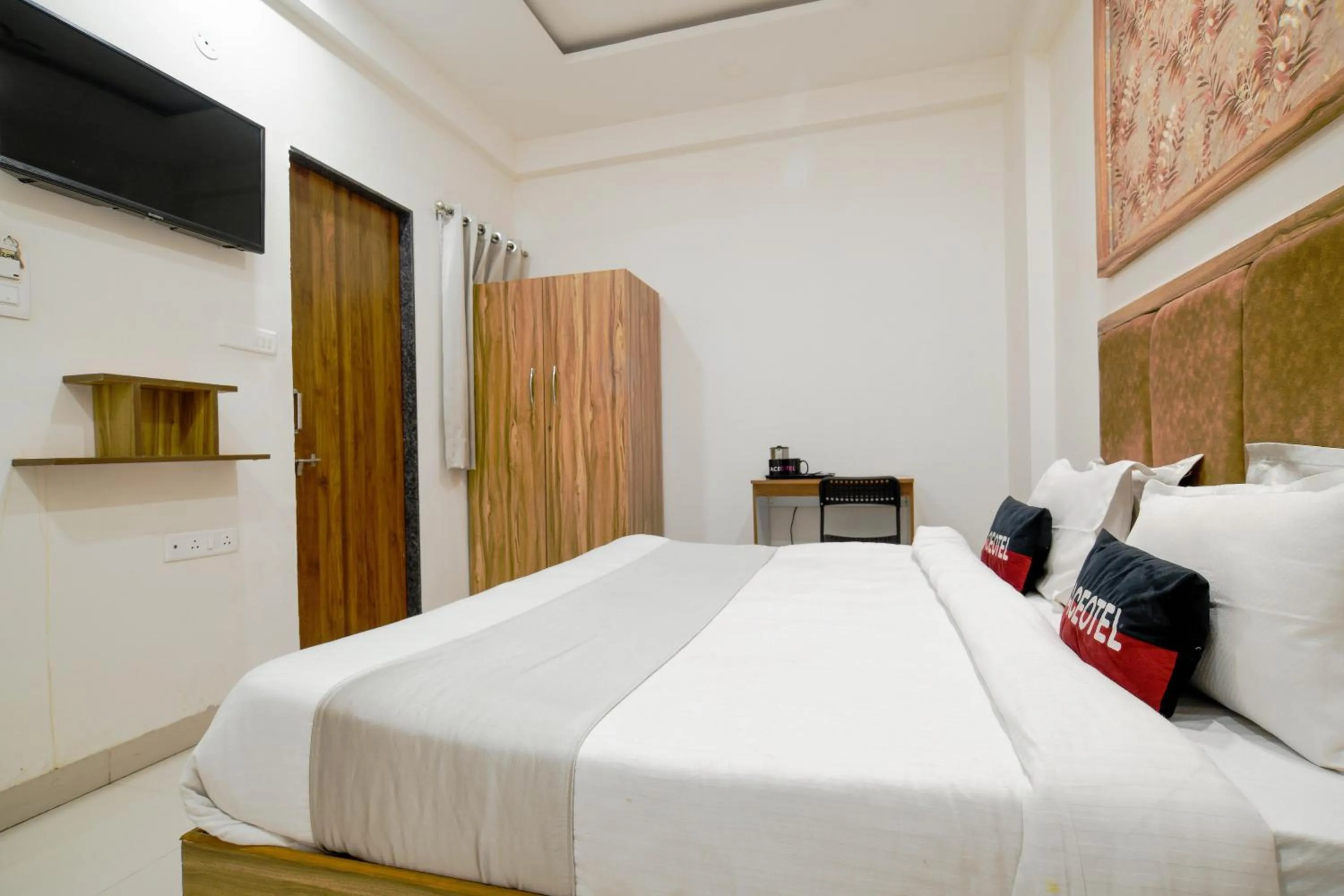 TV and multimedia, Bed in Aceotel Inn Flamingo