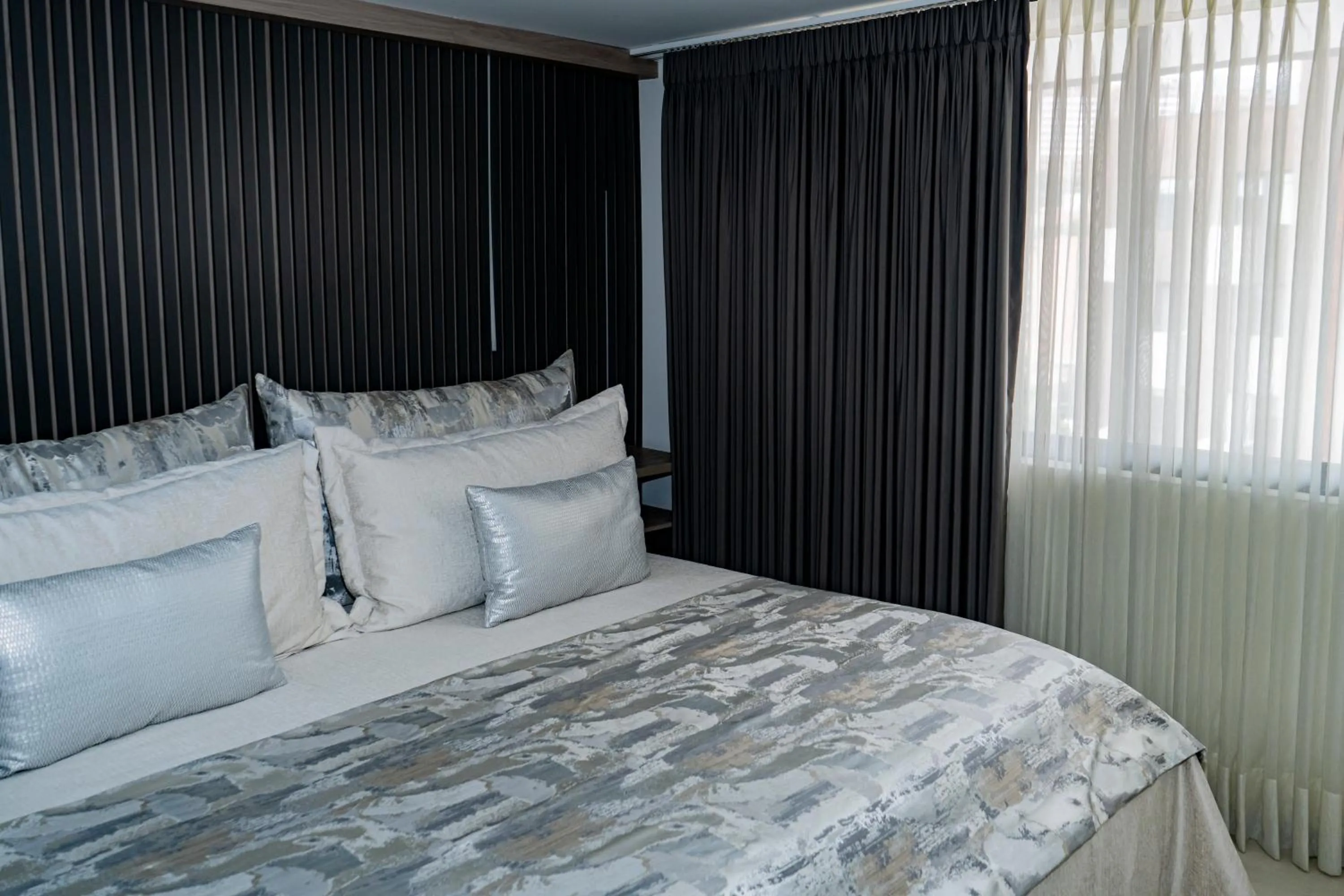 Bedroom, Bed in Apartamentos Gema Lujosos en Laureles