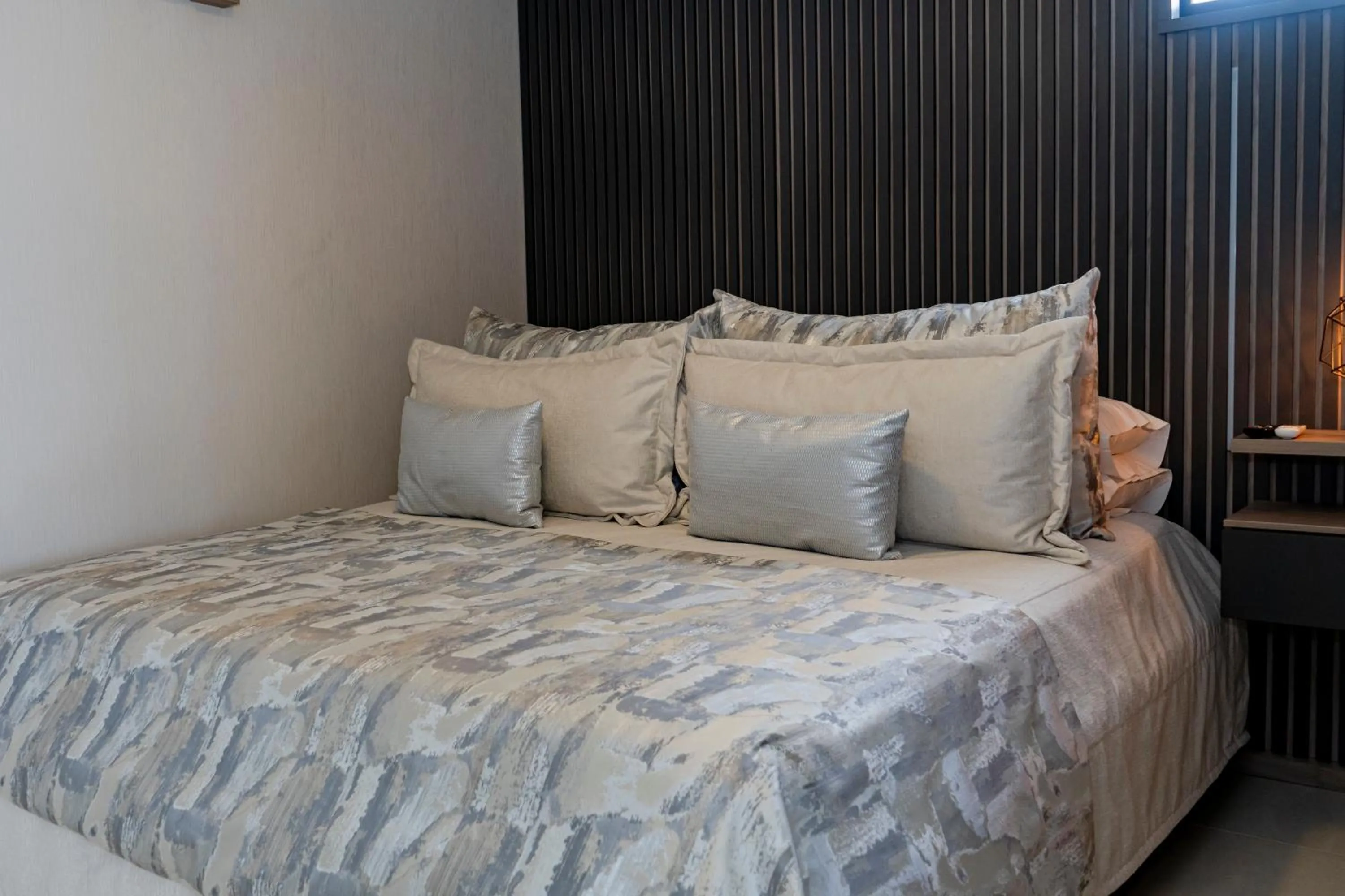 Bedroom, Bed in Apartamentos Gema Lujosos en Laureles