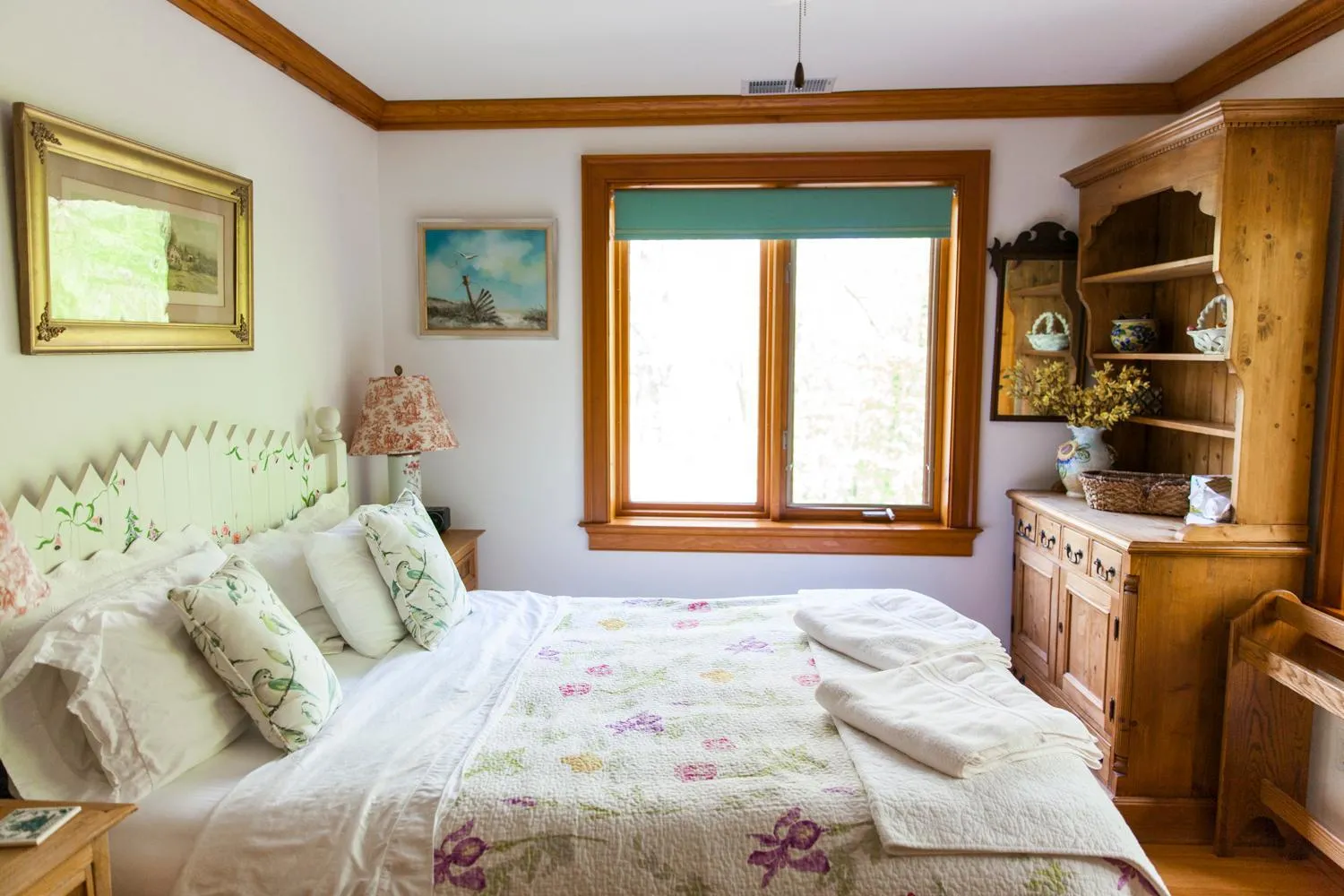 Bed in Honey Maple Grove BnB