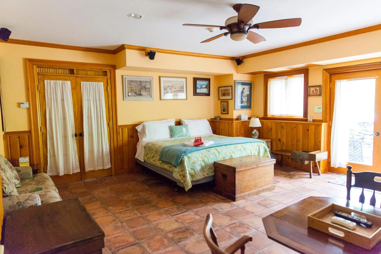 Bed in Honey Maple Grove BnB