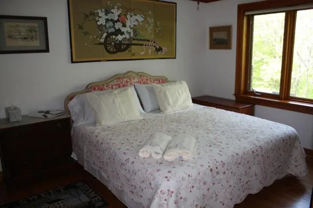 Bed in Honey Maple Grove BnB