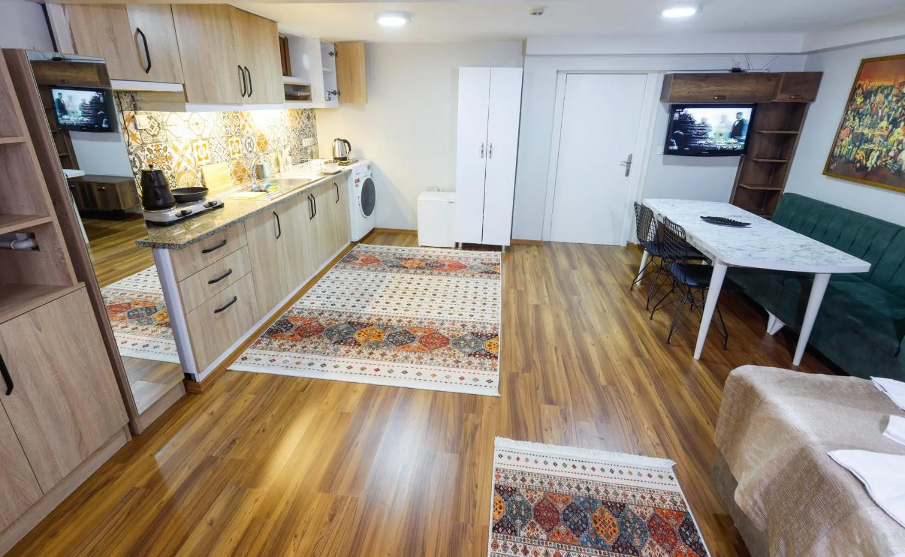 TV and multimedia in Fidelya Boutique Hotel