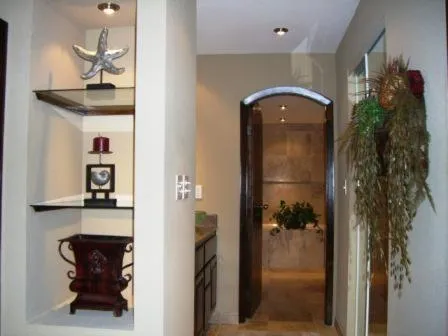 TV and multimedia in 'Luxury Oceanfront Penthouse with Pools, Jacuzzis and Spectacular Ocean Views'