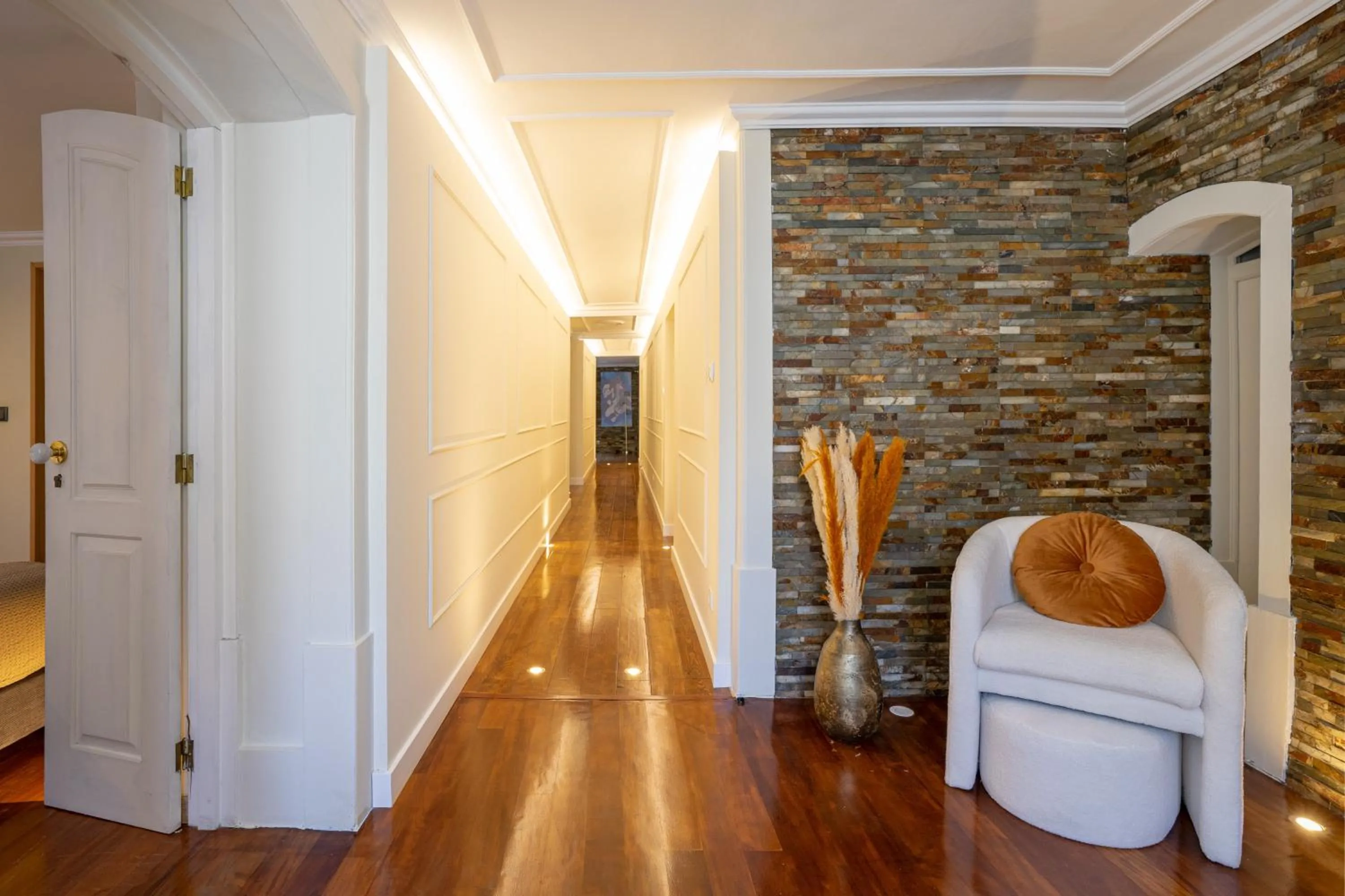 Two-Bedroom Apartment in Charming Apt in Historic House