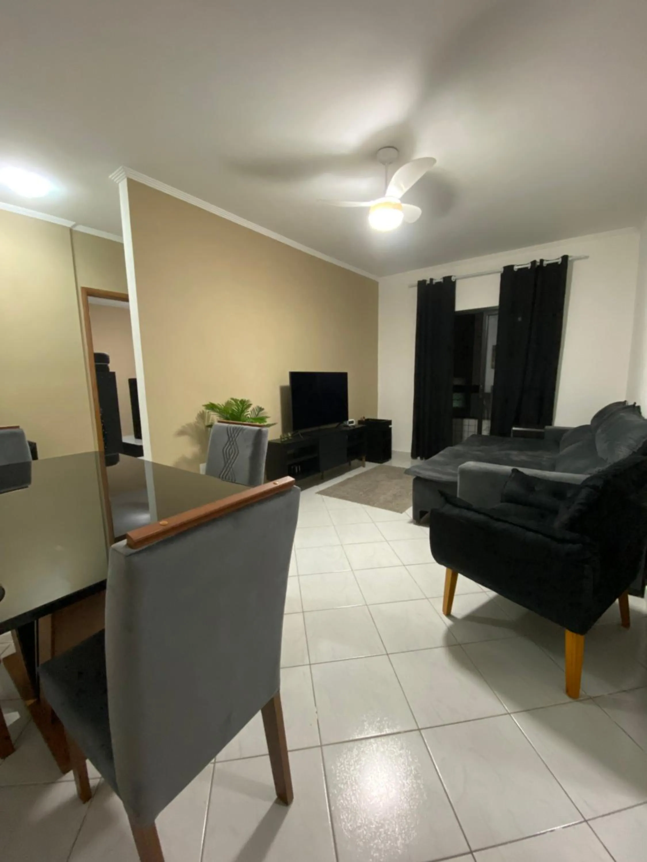 Apto Moderno com Churrasqueira Gourmet, apenas 150m da Praia