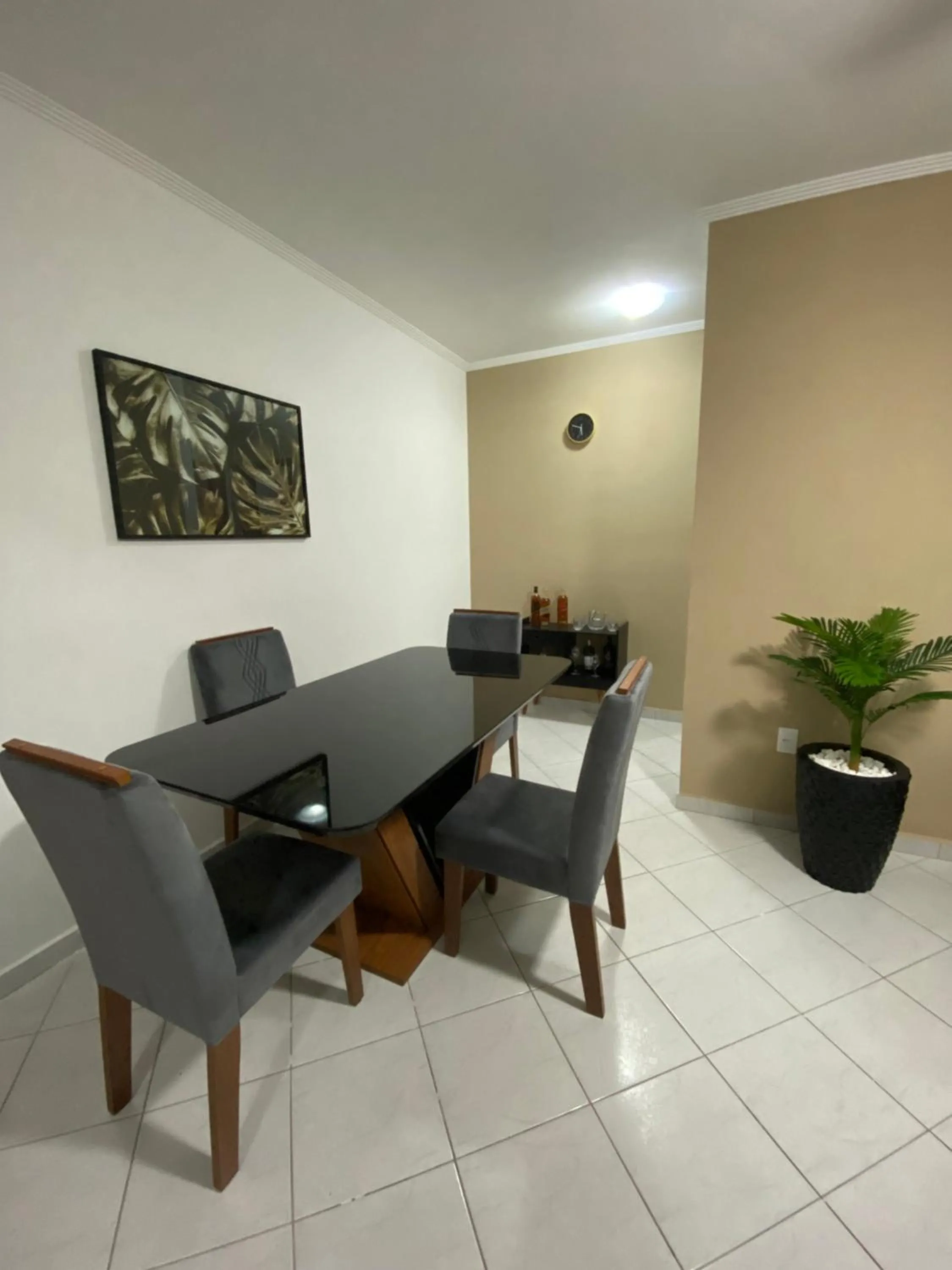 Apto Moderno com Churrasqueira Gourmet, apenas 150m da Praia