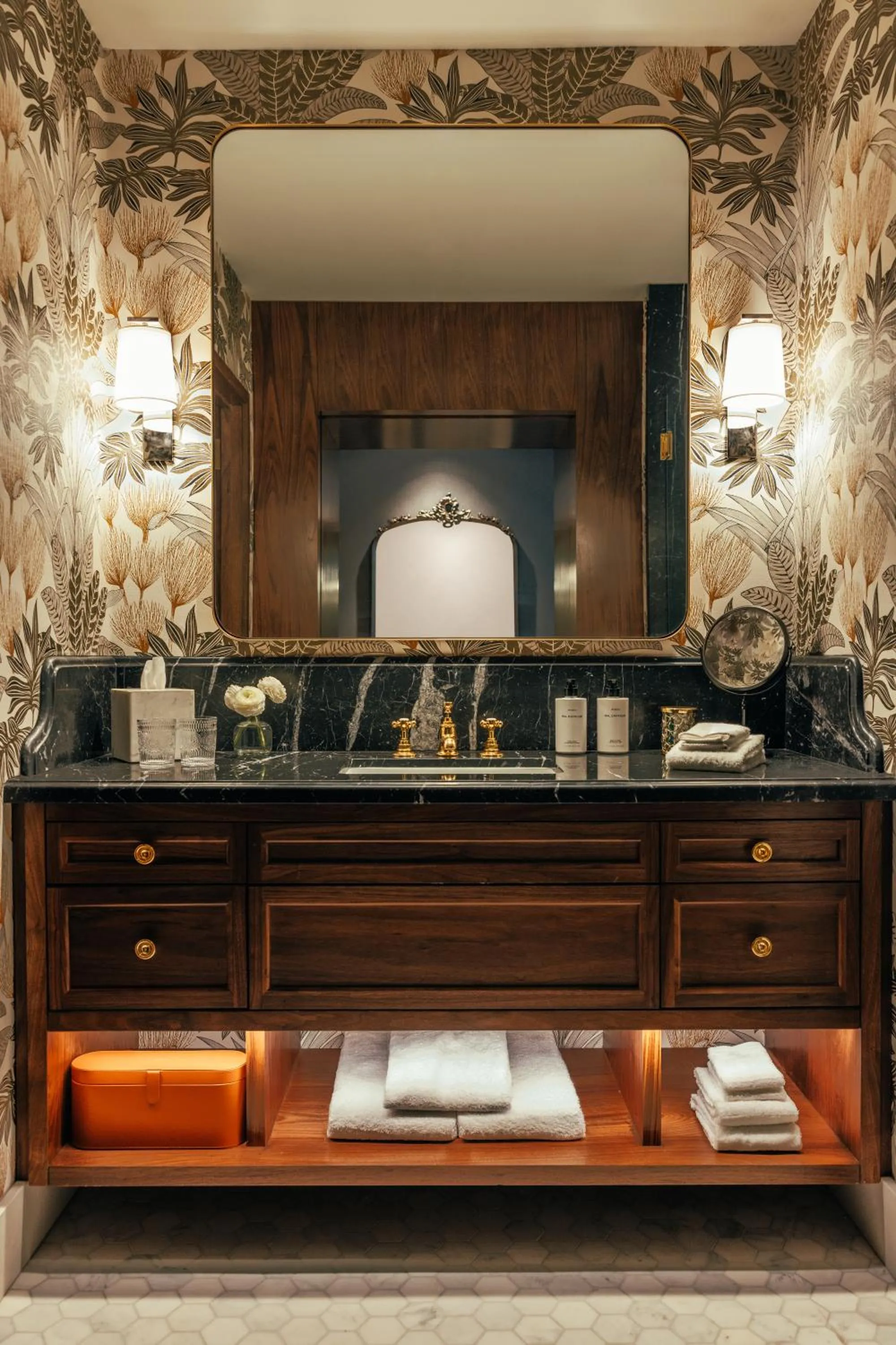 Bathroom in The Global Ambassador