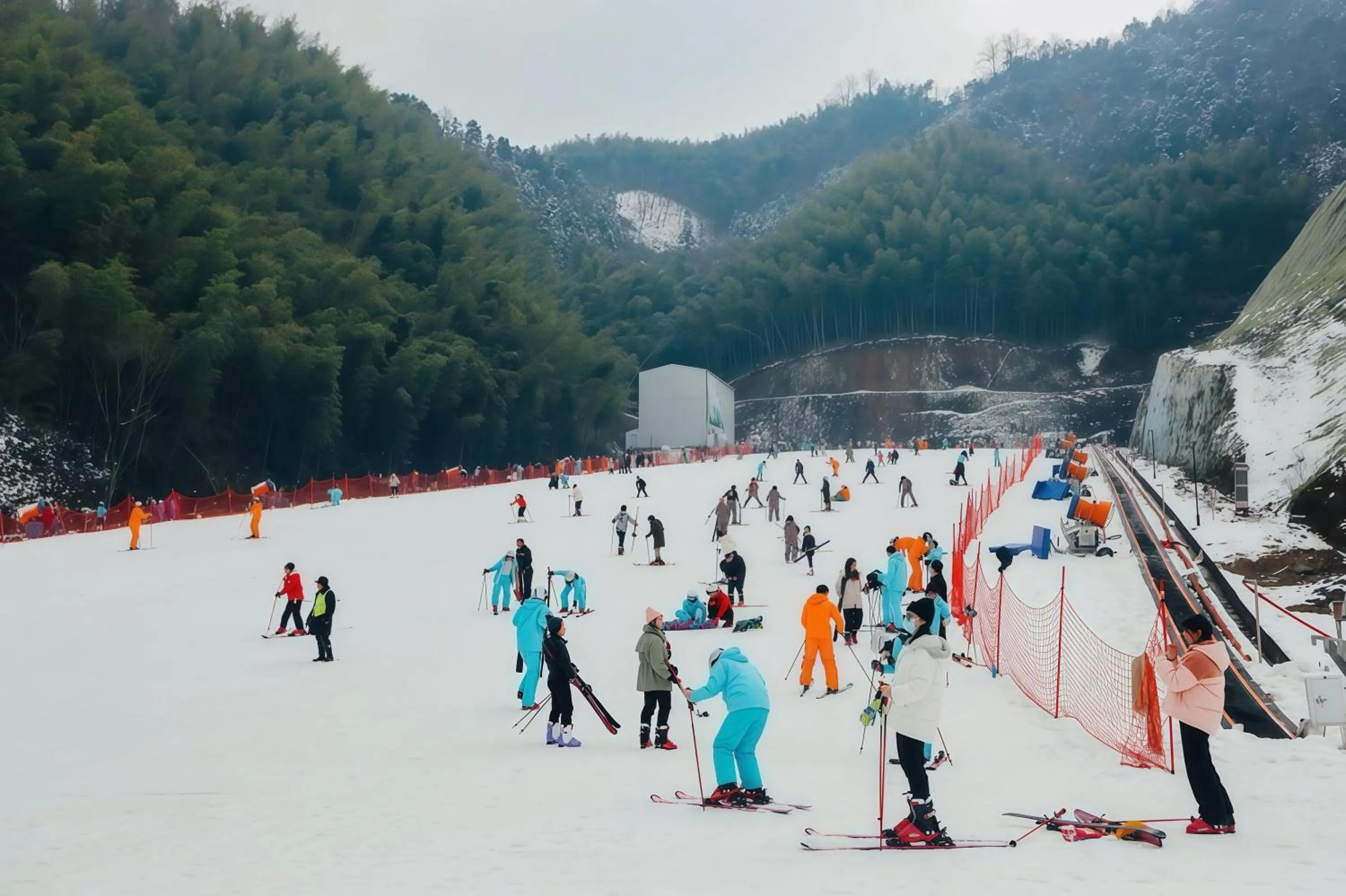 Skiing in Yakamoz Qianchuan Hotel