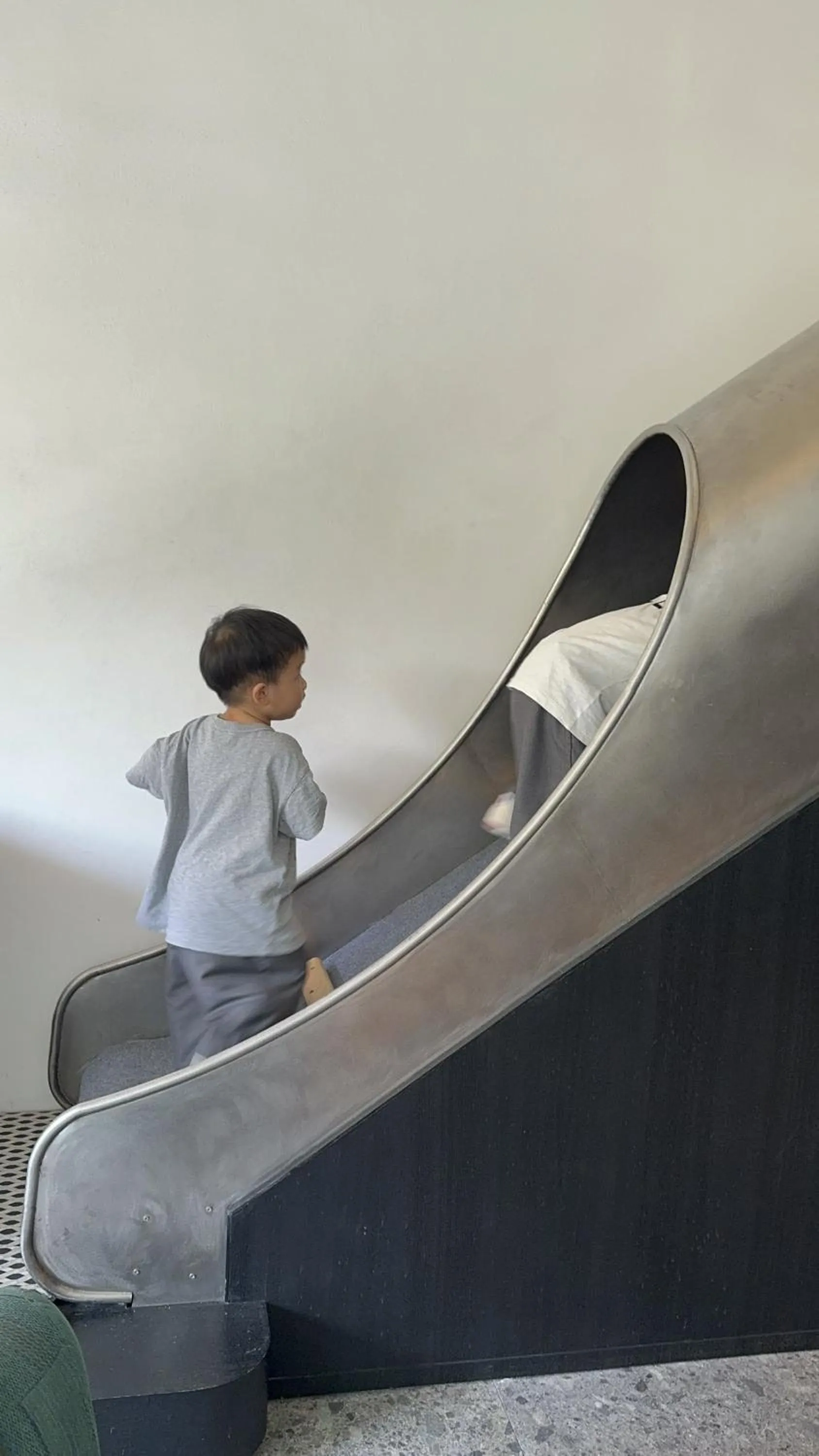 People in Yakamoz Qianchuan Hotel