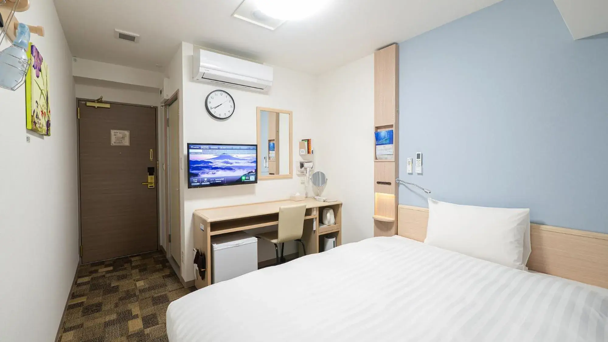 Double Room with Small Double Bed - Smoking in Toyoko Inn Osaka Namba Double Room with Small Double Bed - Smoking in Toyoko Inn Osaka Namba