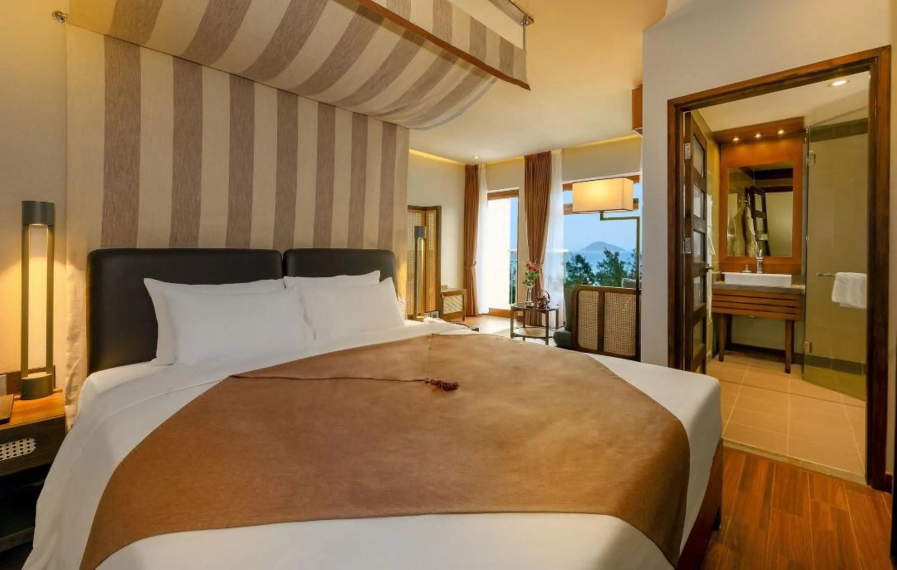 Bed in HA Hotel Apartments Ocean Front