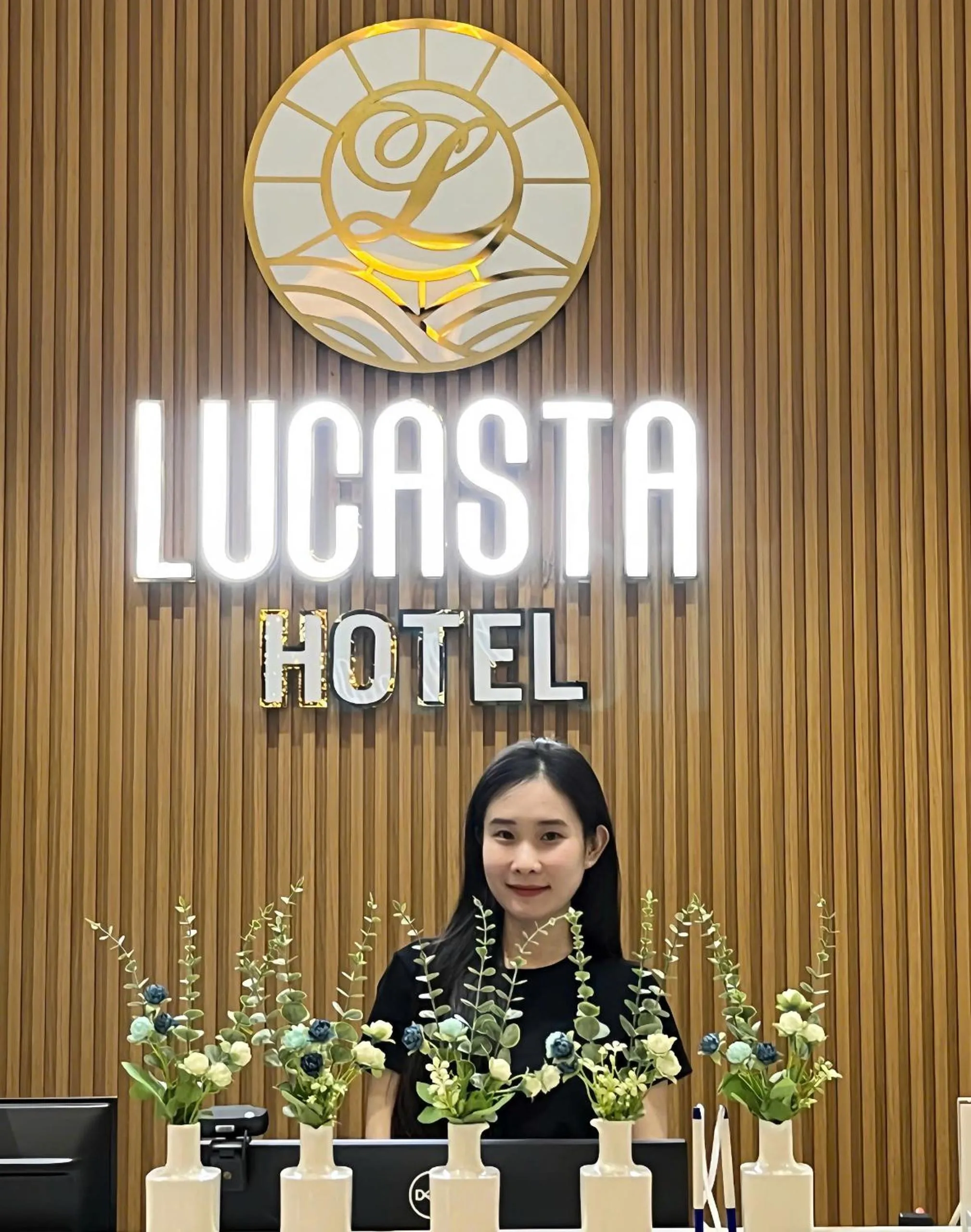 concierge in Lucasta Hotel