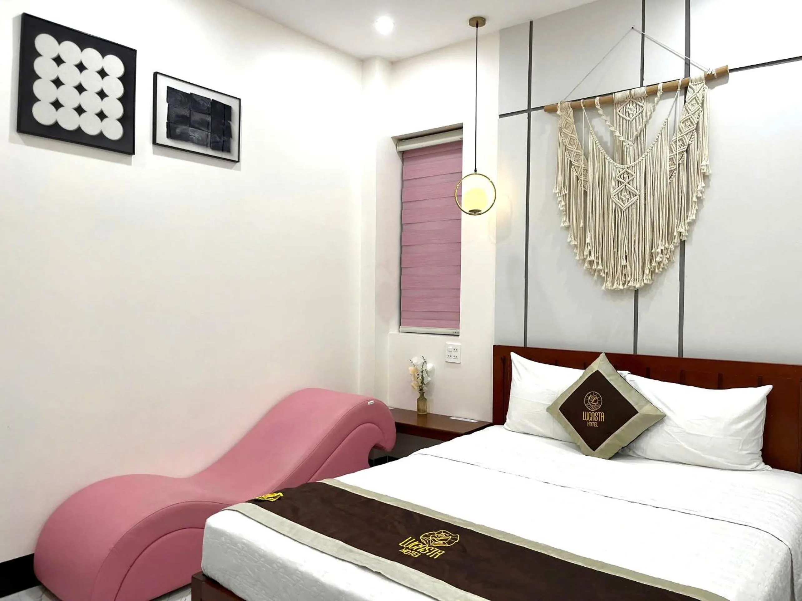 Bed in Lucasta Hotel