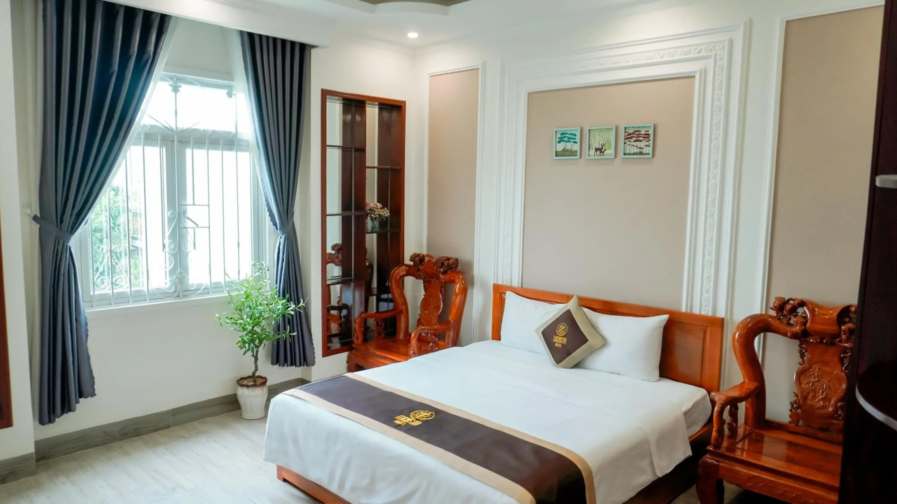 Bed in Lucasta Hotel