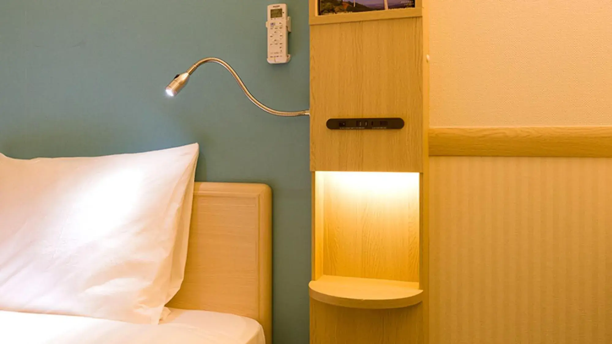 Standard Twin Room - Non-Smoking in Toyoko Inn Chigasaki Shiyakusho Standard Twin Room - Non-Smoking in Toyoko Inn Chigasaki Shiyakusho