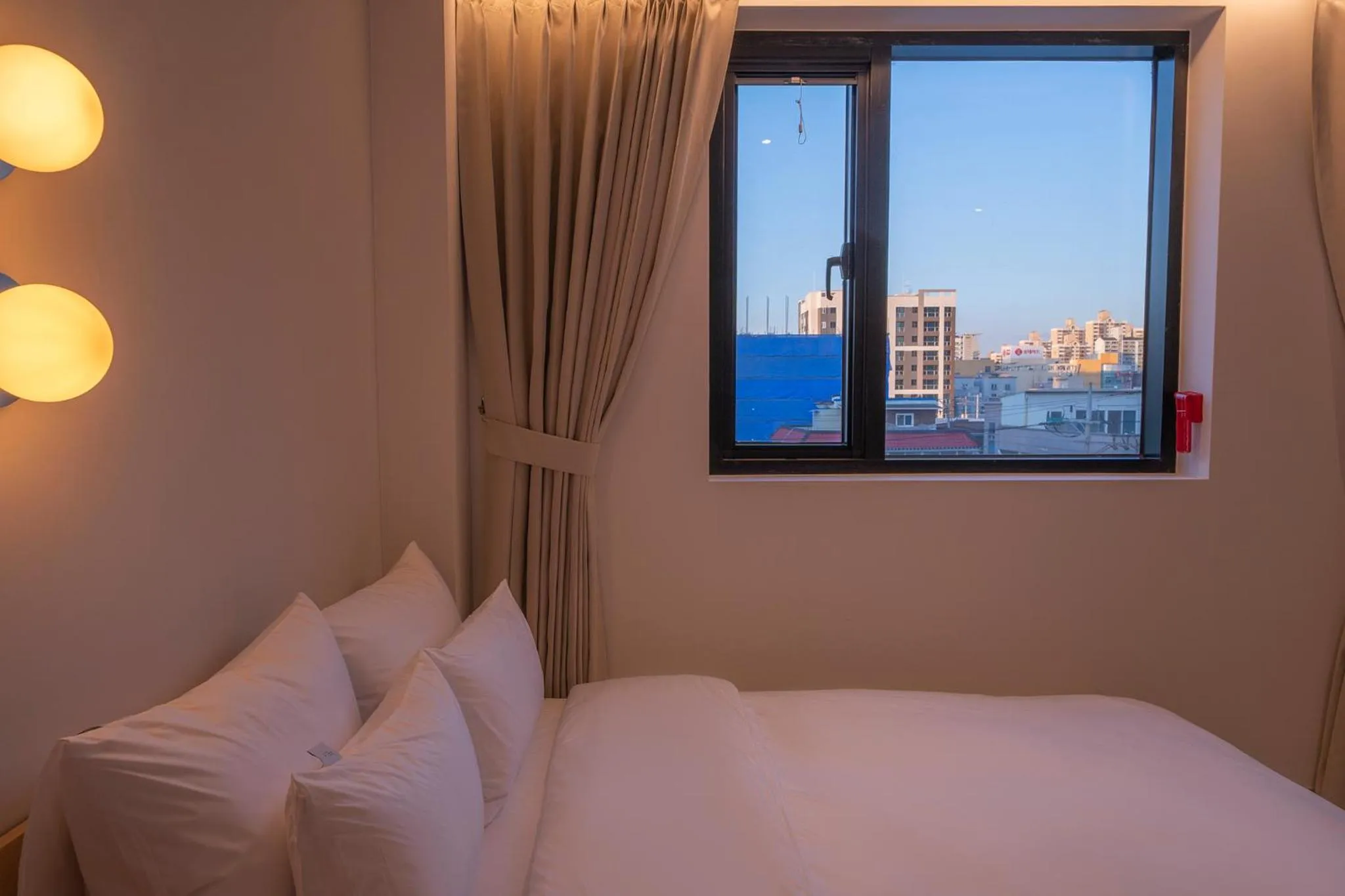 View (from property/room), Bed in Aank Hotel Osan