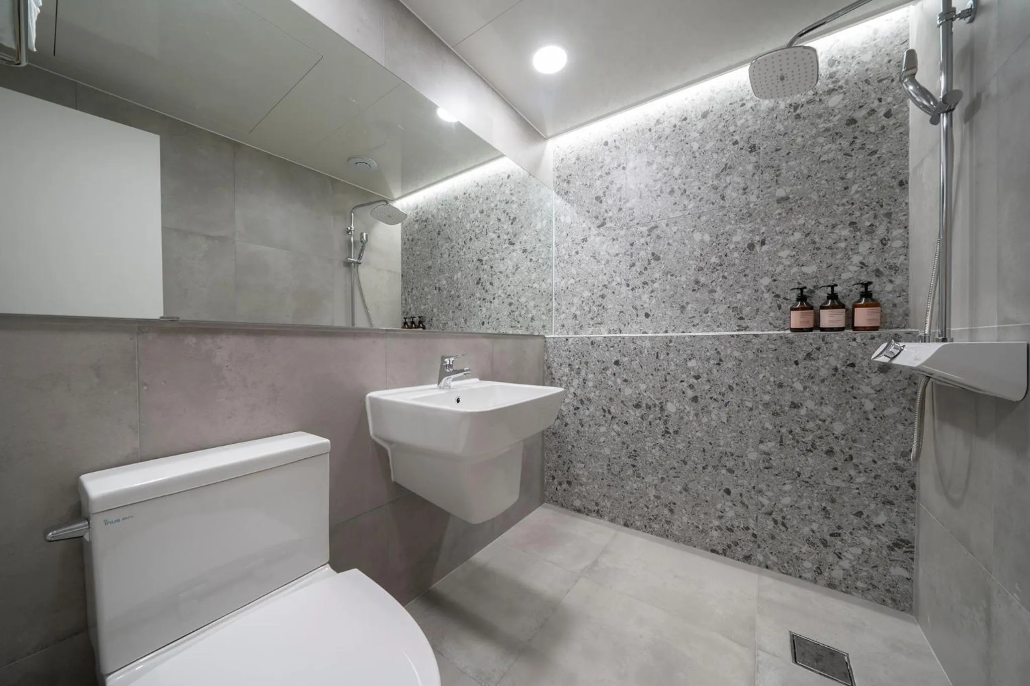 Bathroom in Aank Hotel Osan