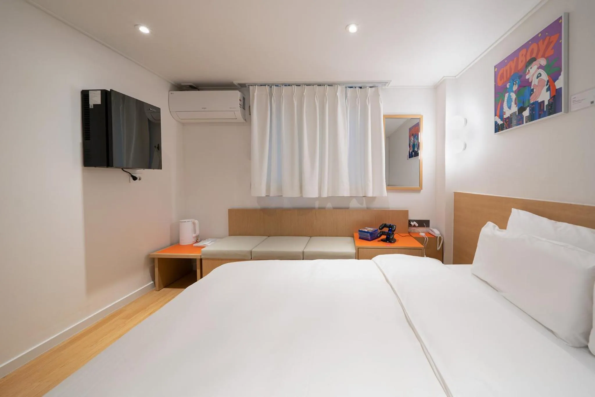 Bed in Anook Hotel Guri