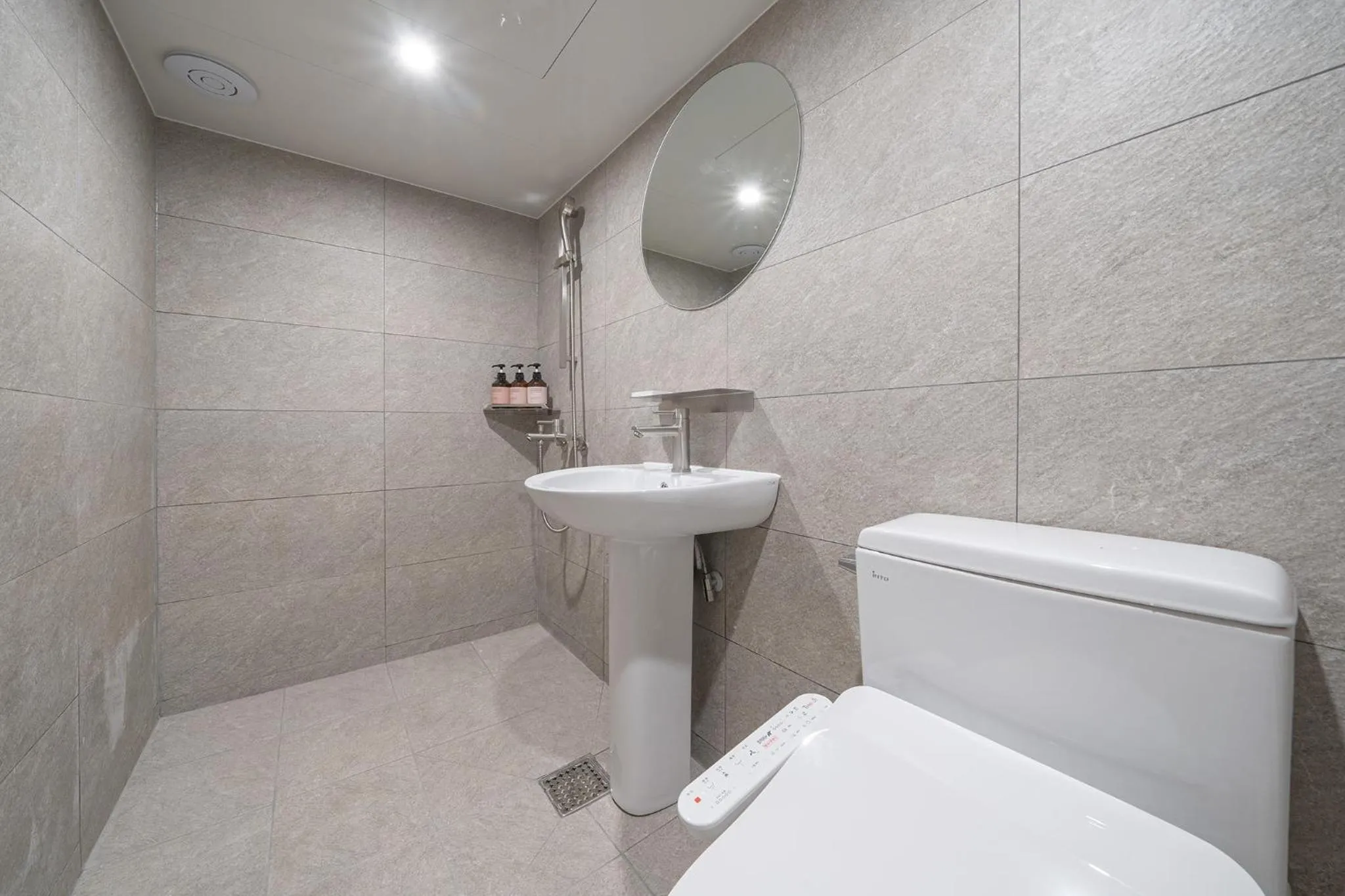Bathroom in Anook Hotel Guri