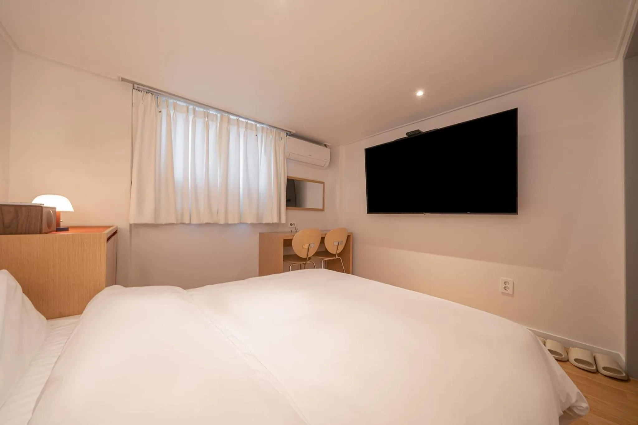 Bed in Anook Hotel Guri