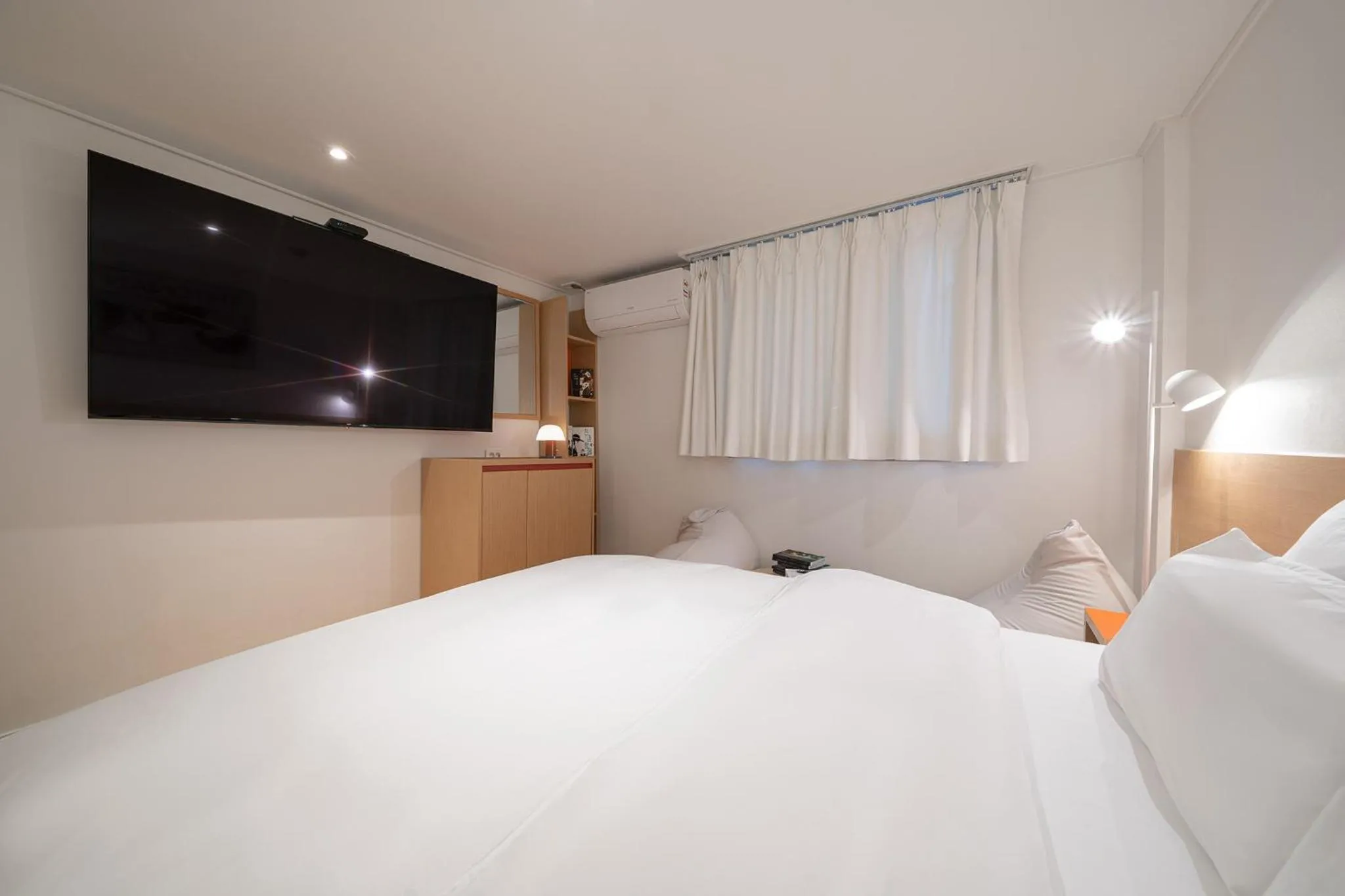 Bed in Anook Hotel Guri