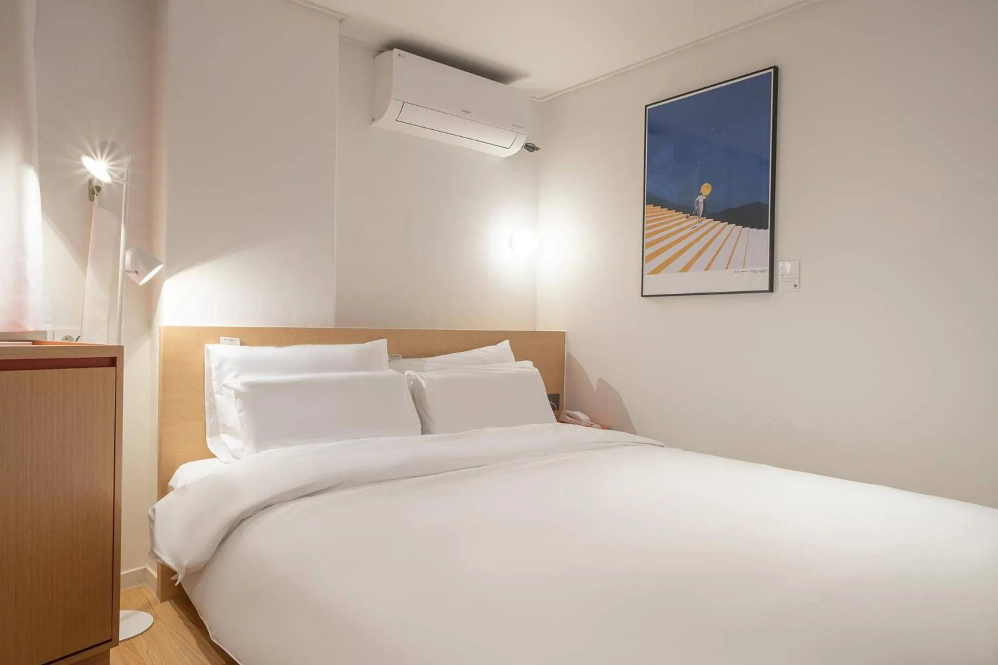 Bed in Anook Hotel Guri