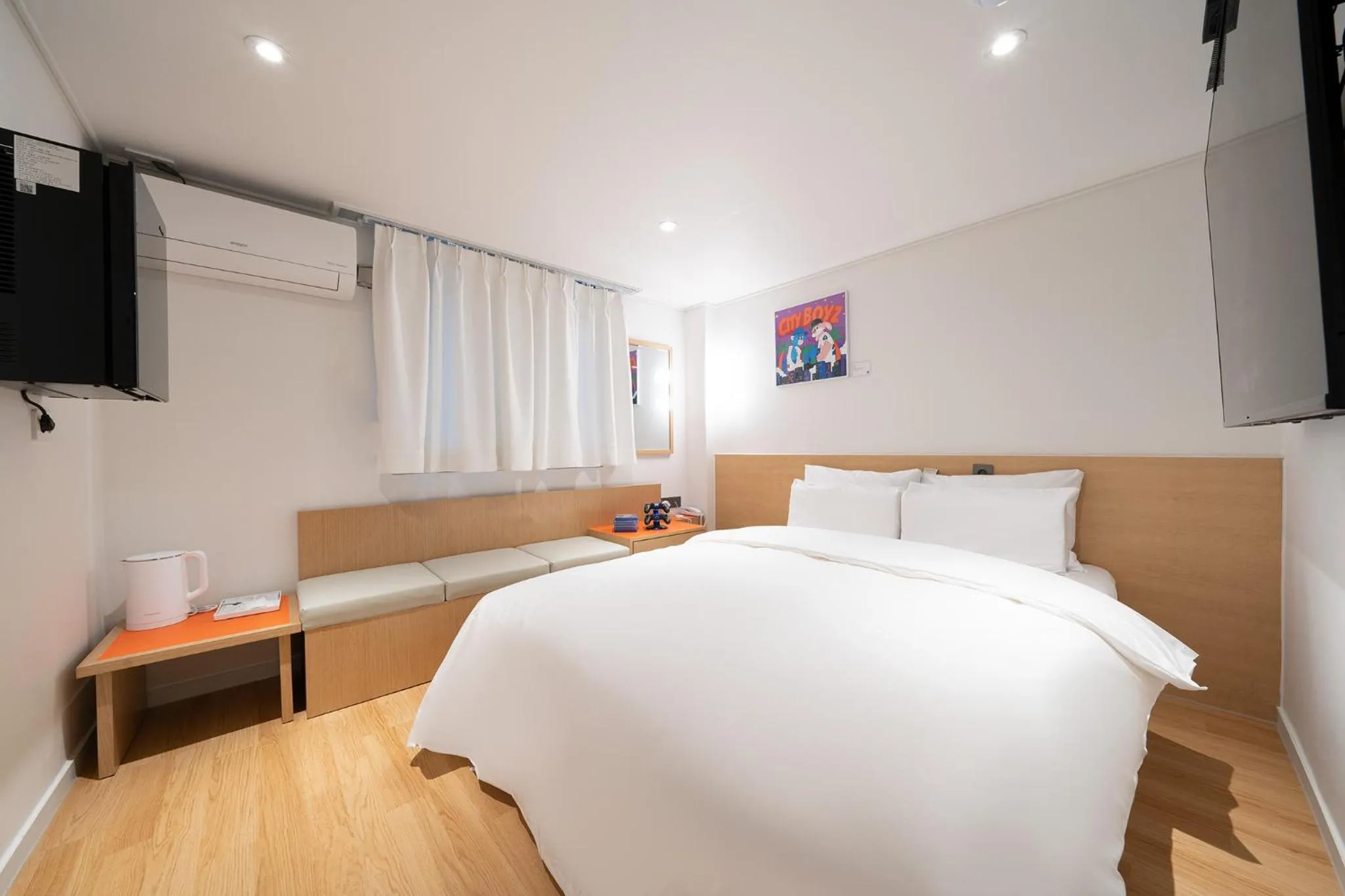 Bed in Anook Hotel Guri