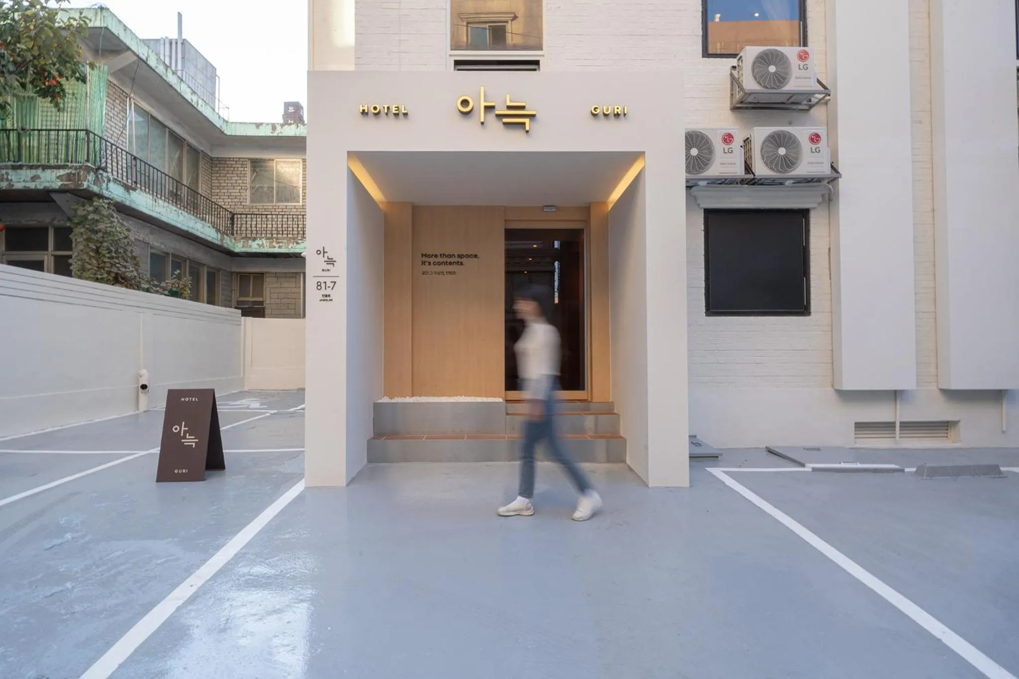 Facade/entrance in Anook Hotel Guri