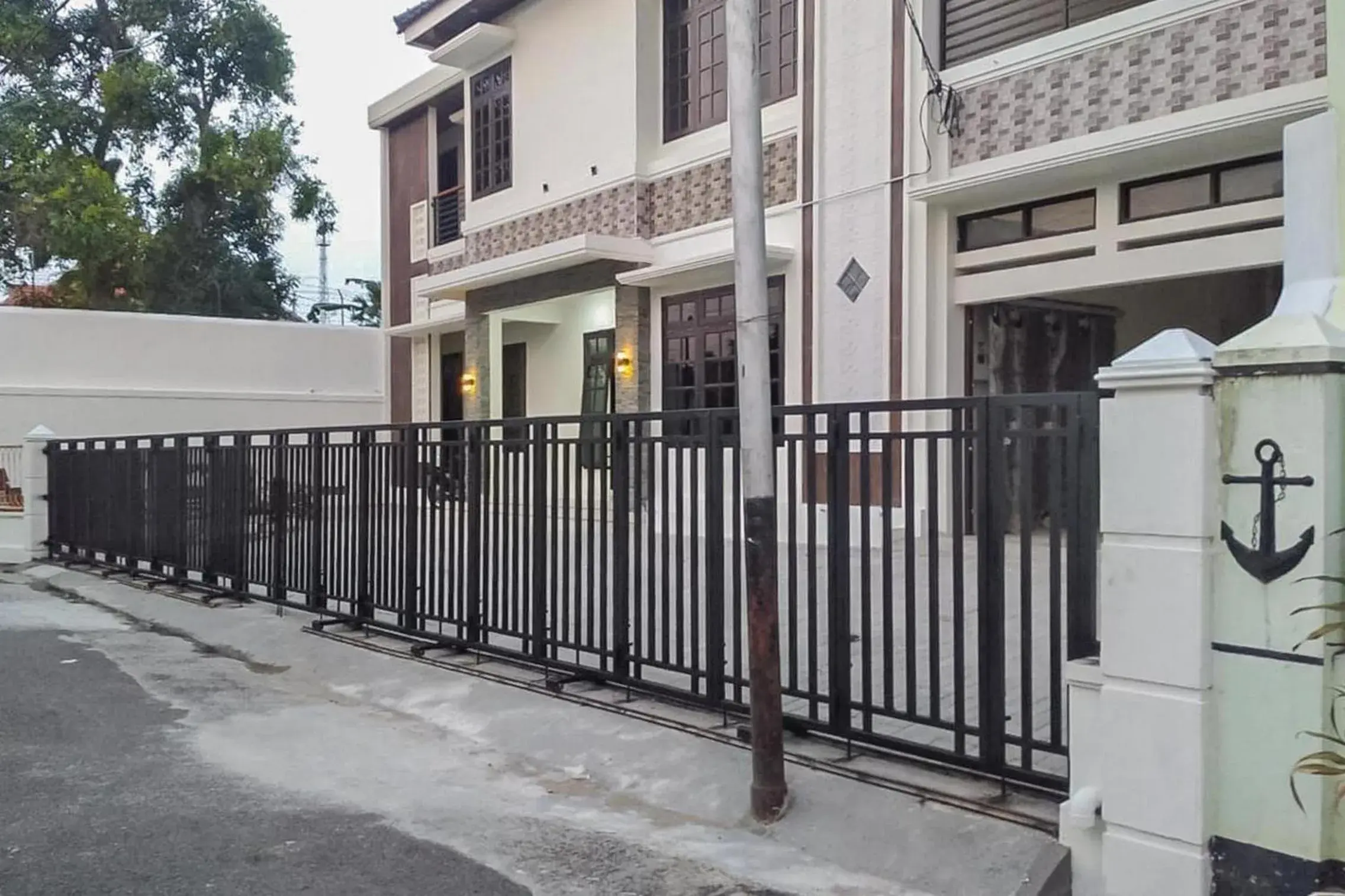 Property building in RedDoorz Syariah near Stasiun Madiun 2 Property building in RedDoorz Syariah near Stasiun Madiun 2
