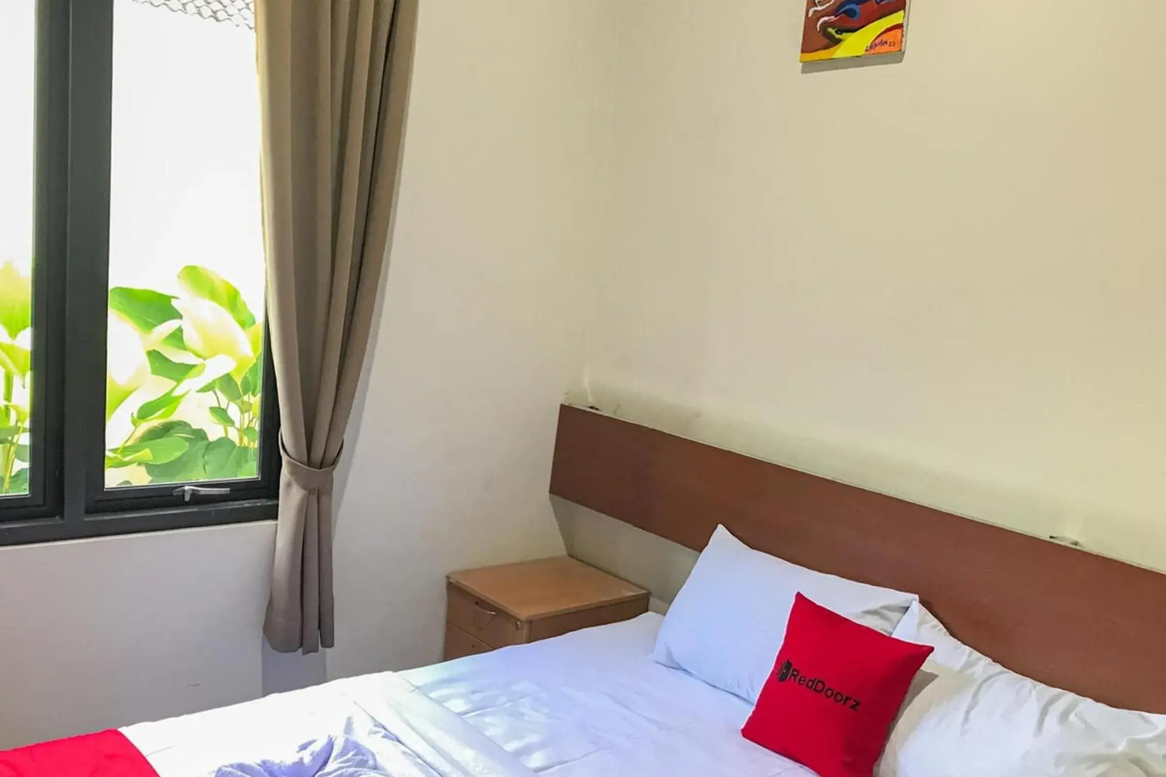 Twin Room in RedDoorz Syariah near Stasiun Madiun 2 Twin Room in RedDoorz Syariah near Stasiun Madiun 2