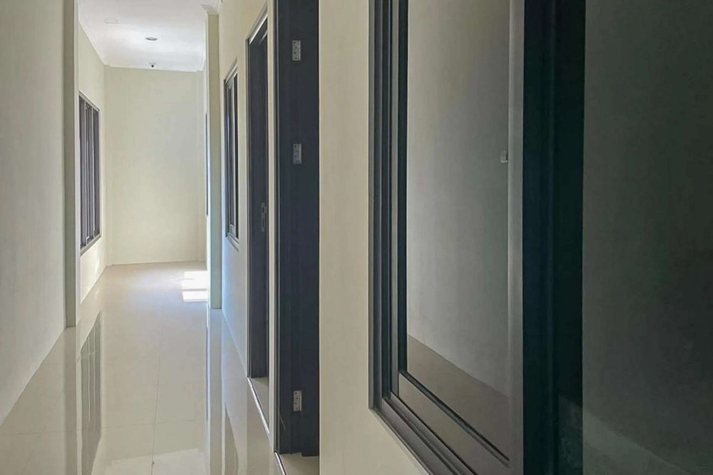 Area and facilities in RedDoorz Syariah near Stasiun Madiun 2