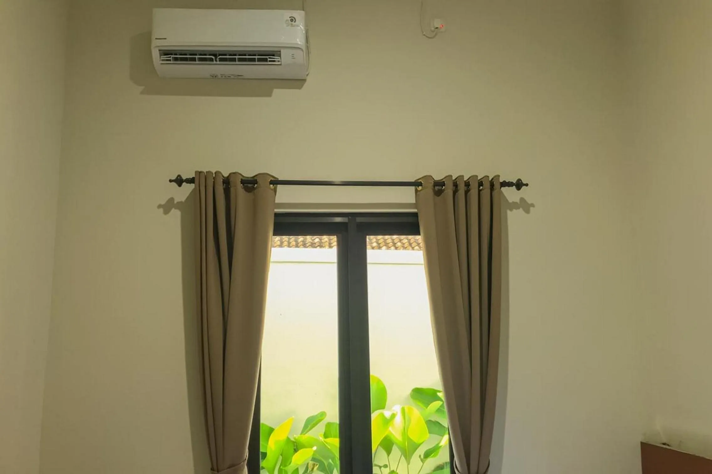 Bedroom in RedDoorz Syariah near Stasiun Madiun 2